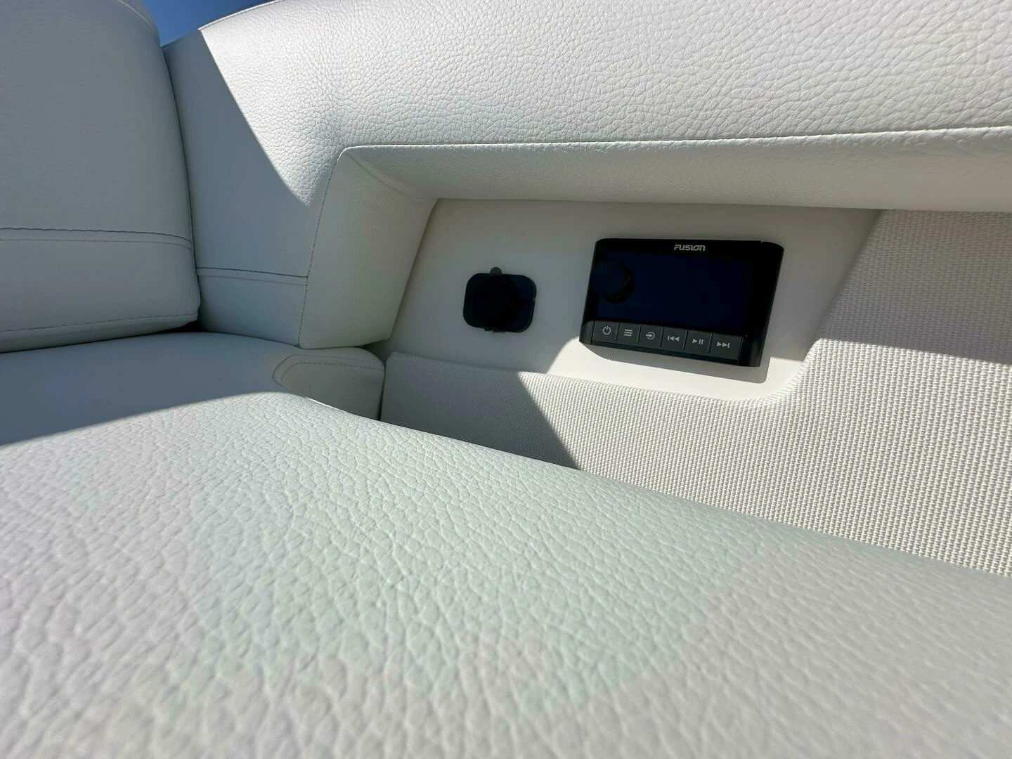 2025 Tiara Yachts EX 60 - Image 22