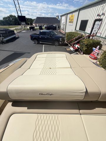 2026 Chris-Craft Bowrider Sportster WALKTHROUGH WINDSHIELD LUXURY B - 81