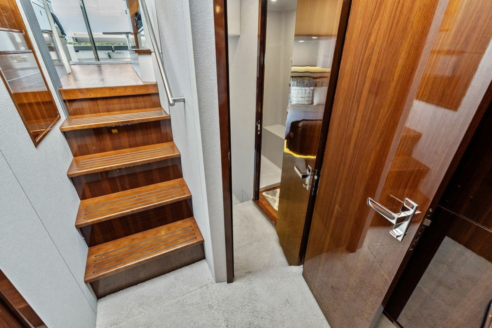 2022 Cruisers Yachts 46 CANTIUS - Image 36