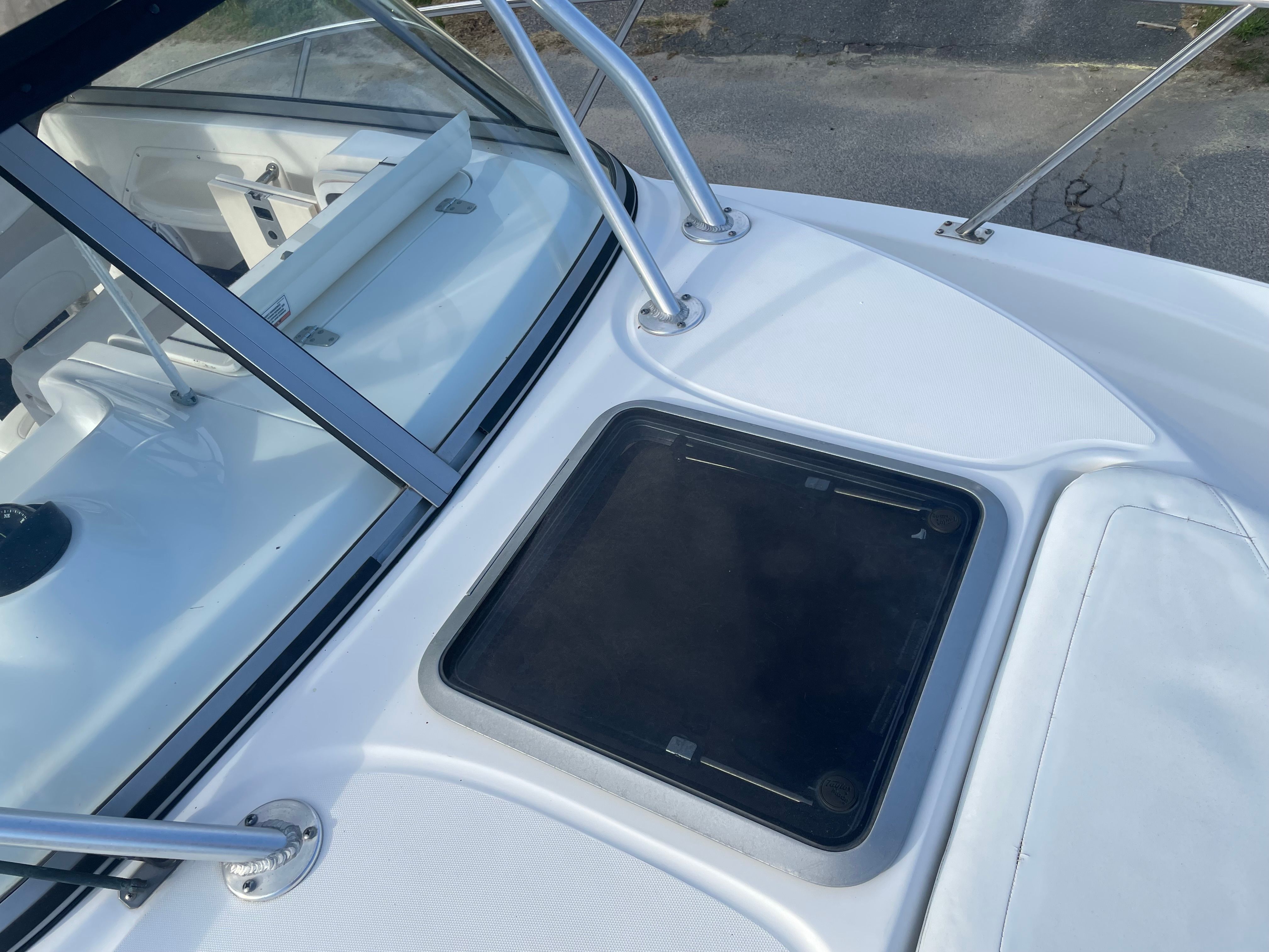 2009 Boston Whaler 255 Conquest - 31