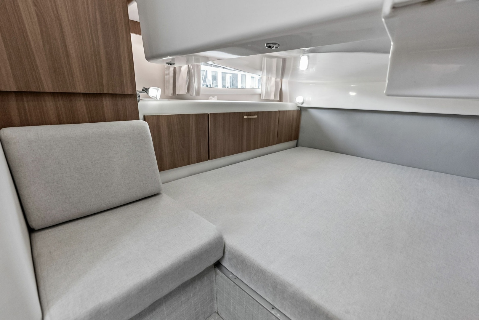 2022 Regal 33 SAV - Image 38