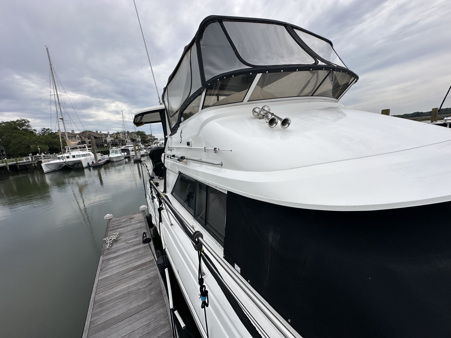 1998 Cruisers Yachts 3650 Aft Cabin - Image 13