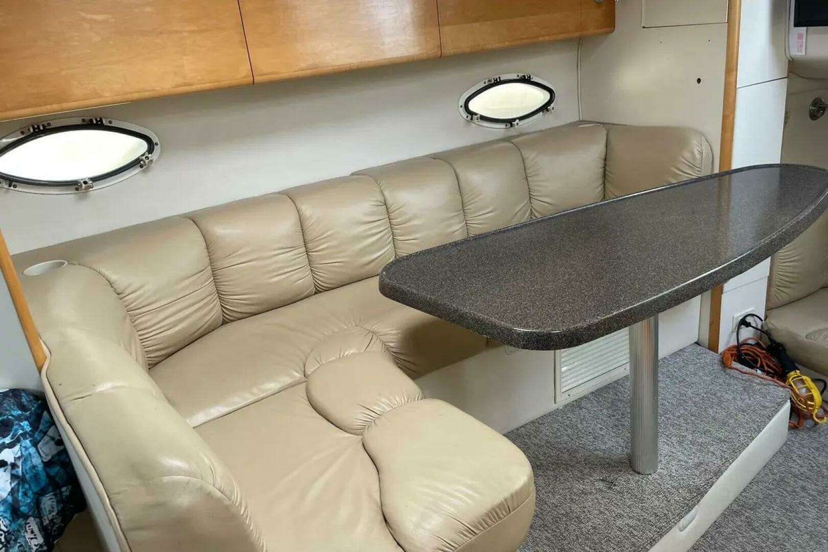 2001 Larson Cabrio 330 - Image 6