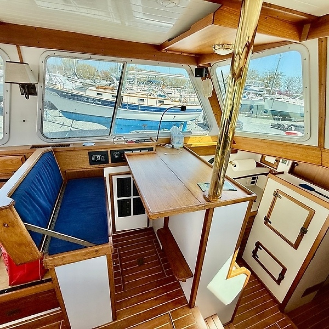 1993 Shannon Custom Downeast 36 - Image 9