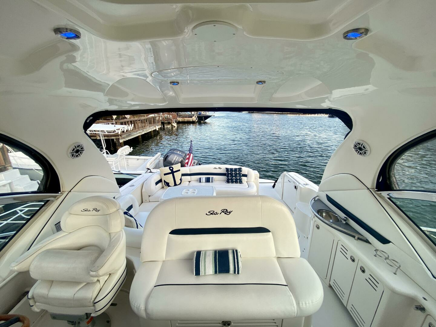 2005 Sea Ray 420 Sundancer - Image 10