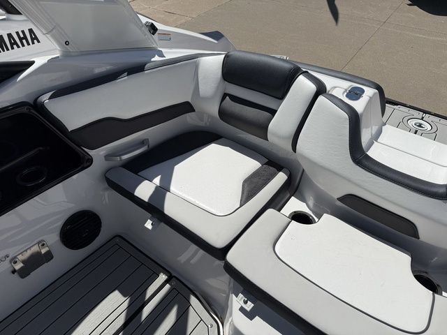 2026 Yamaha Boats 195S - 12