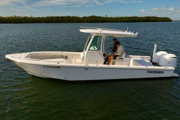 2021 Everglades 273CC