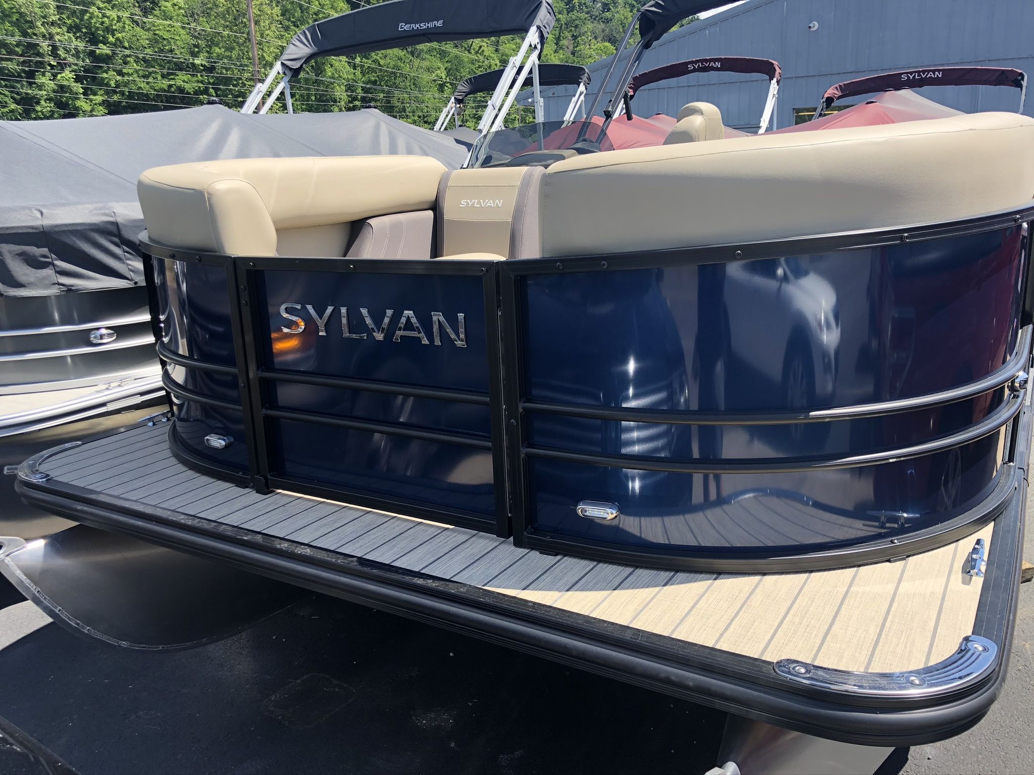 2026 Sylvan Mirage 8520 Cruise - 7