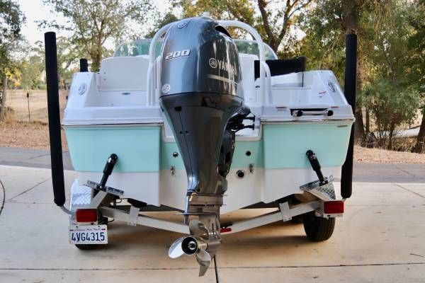 2022 Robalo R207 Dual Console - 23