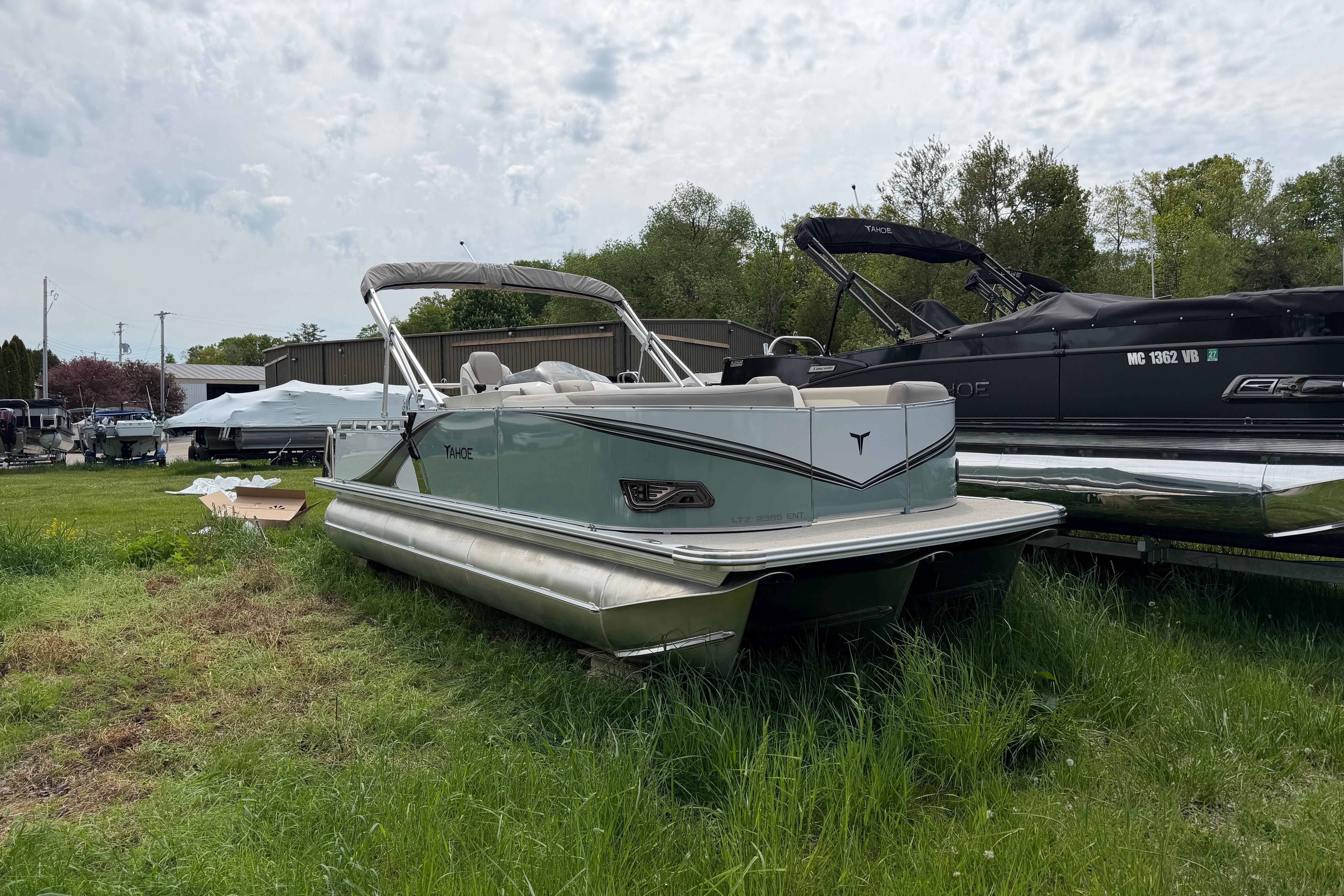 2026 Tahoe Pontoon LTZ Entertainer
