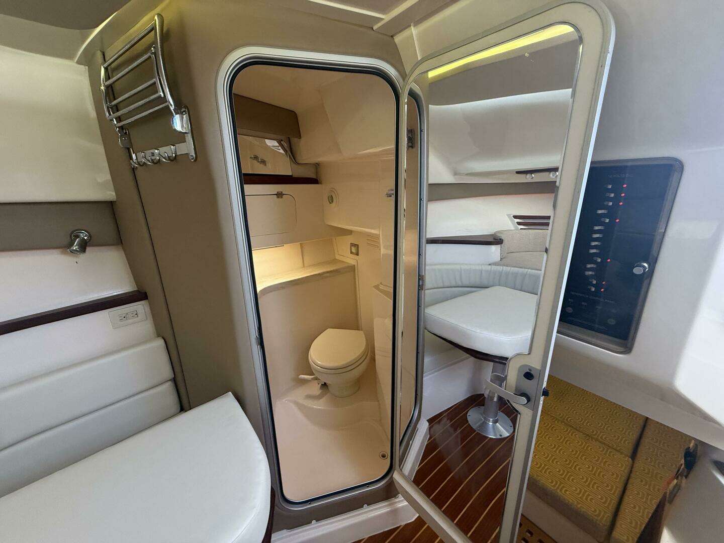 2016 Grady-White 330 Express - Image 20