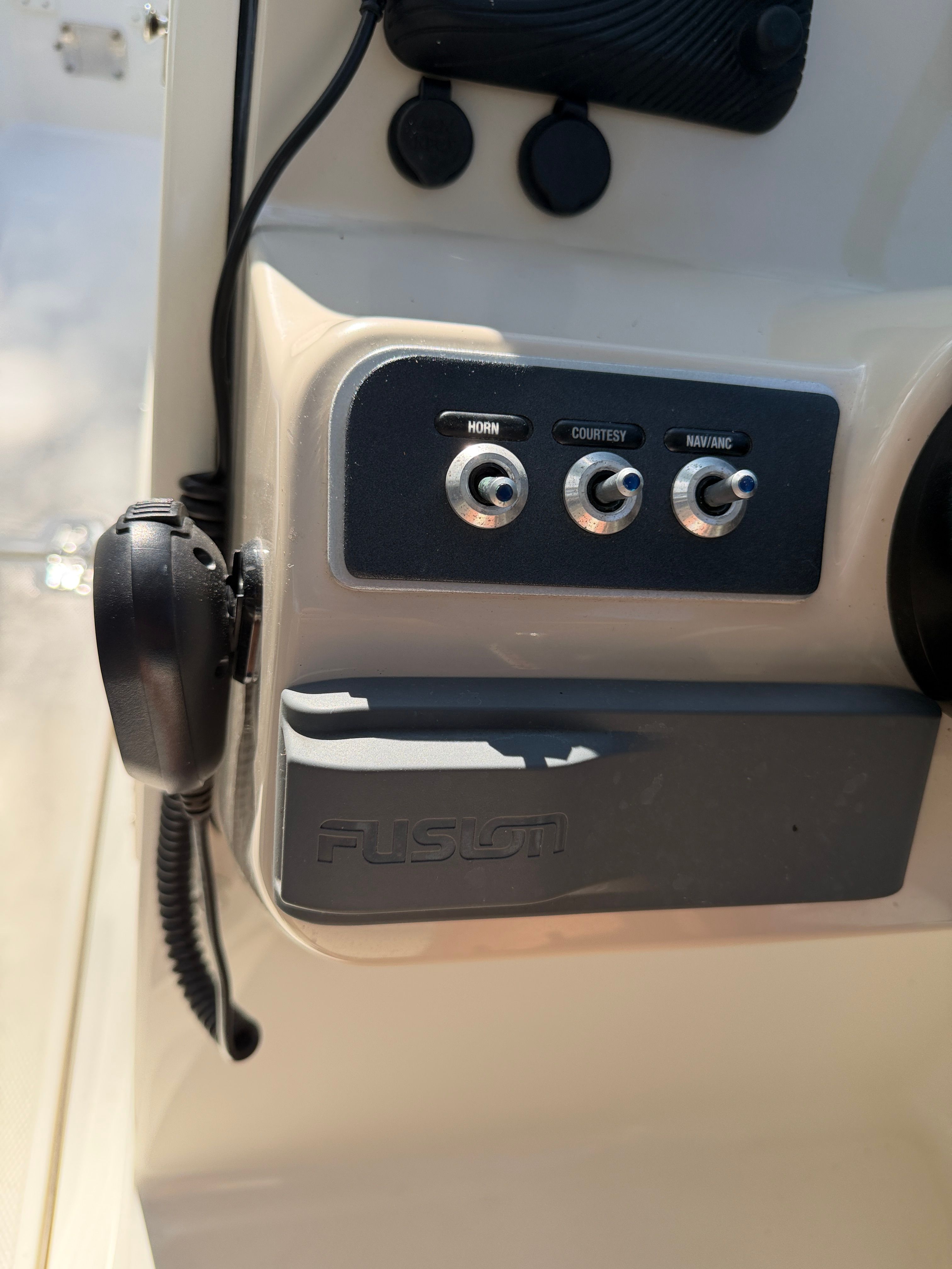 2020 Boston Whaler Vantage 230 - 33