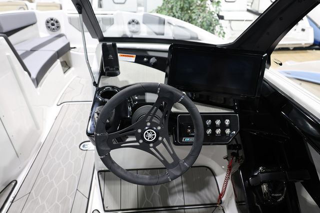 2026 Yamaha Boats 222 XE BOTH COLORS AVAILABLE - 9