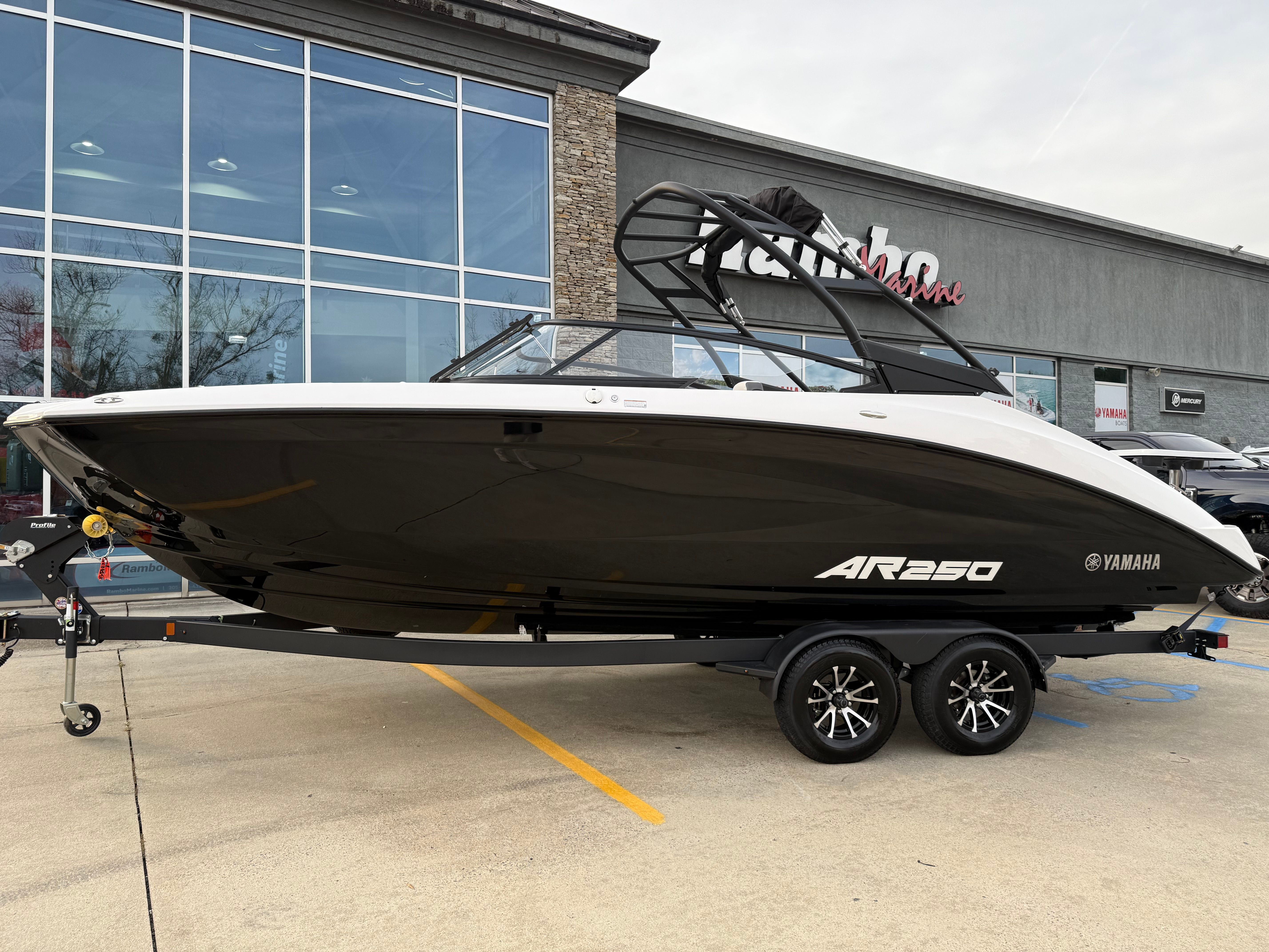2026 Yamaha Boats AR250