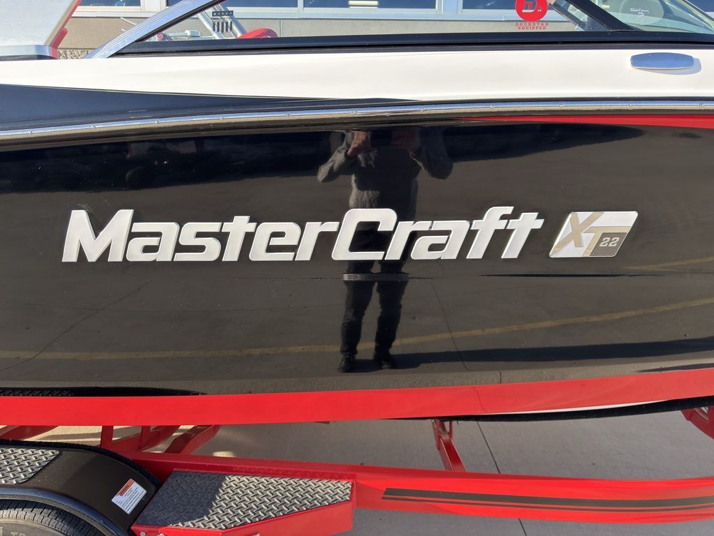 2019 MasterCraft XT22 - 4