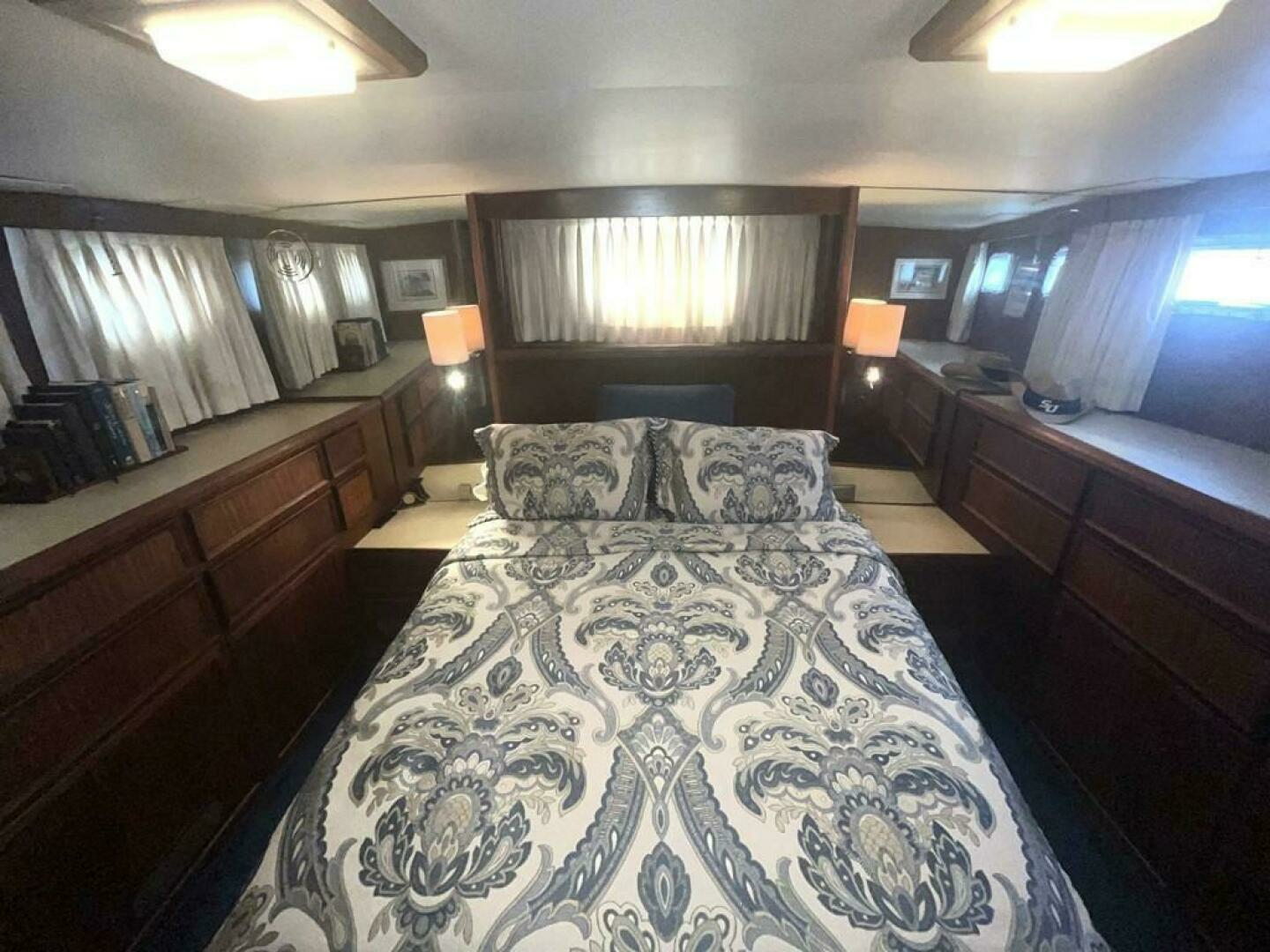 1981 Hatteras 48 Motoryacht - Image 14