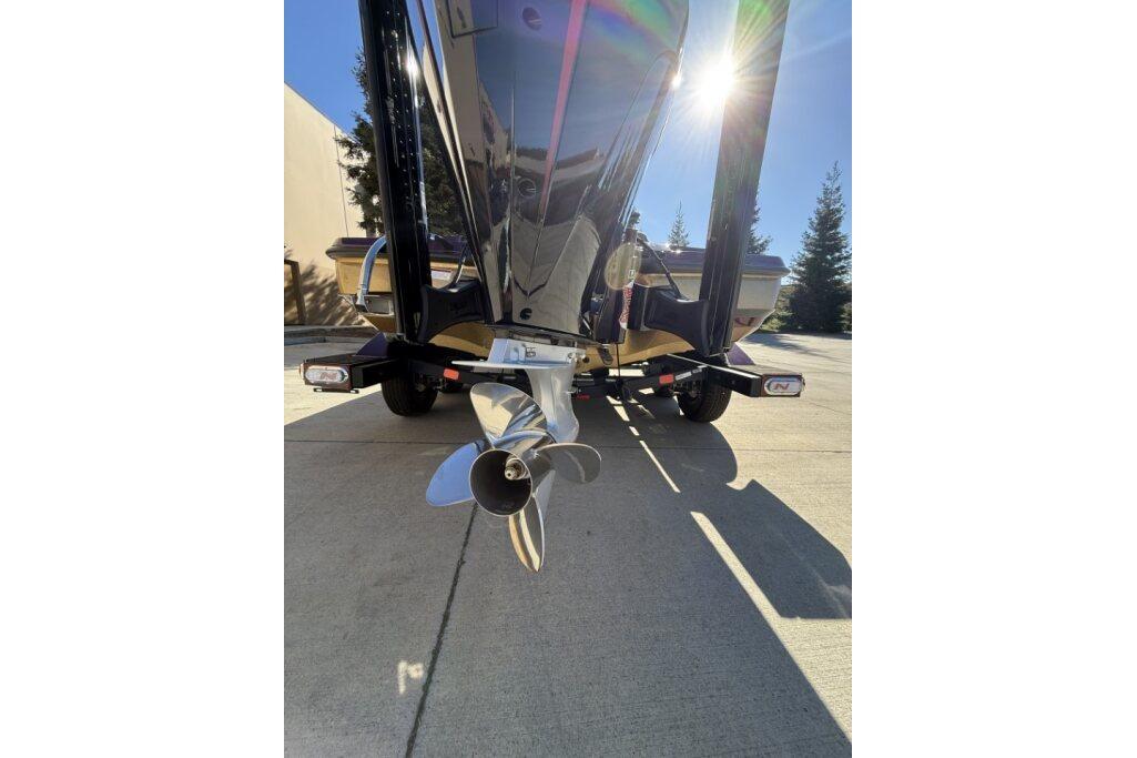 2026 Nitro Z21 XL Pro boat rear view with propeller in sunlight.