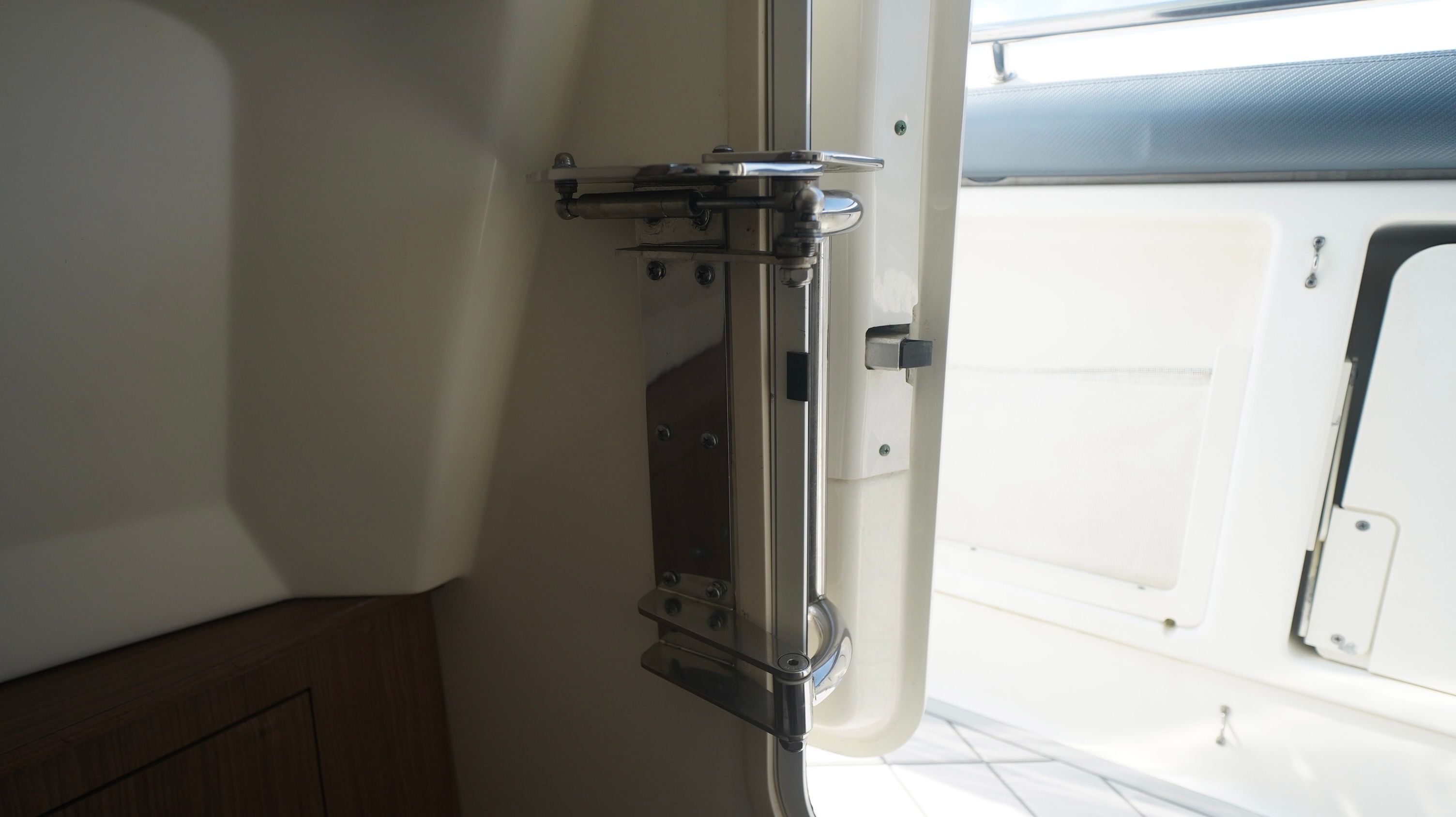 2013 Boston Whaler 350 Outrage - 92