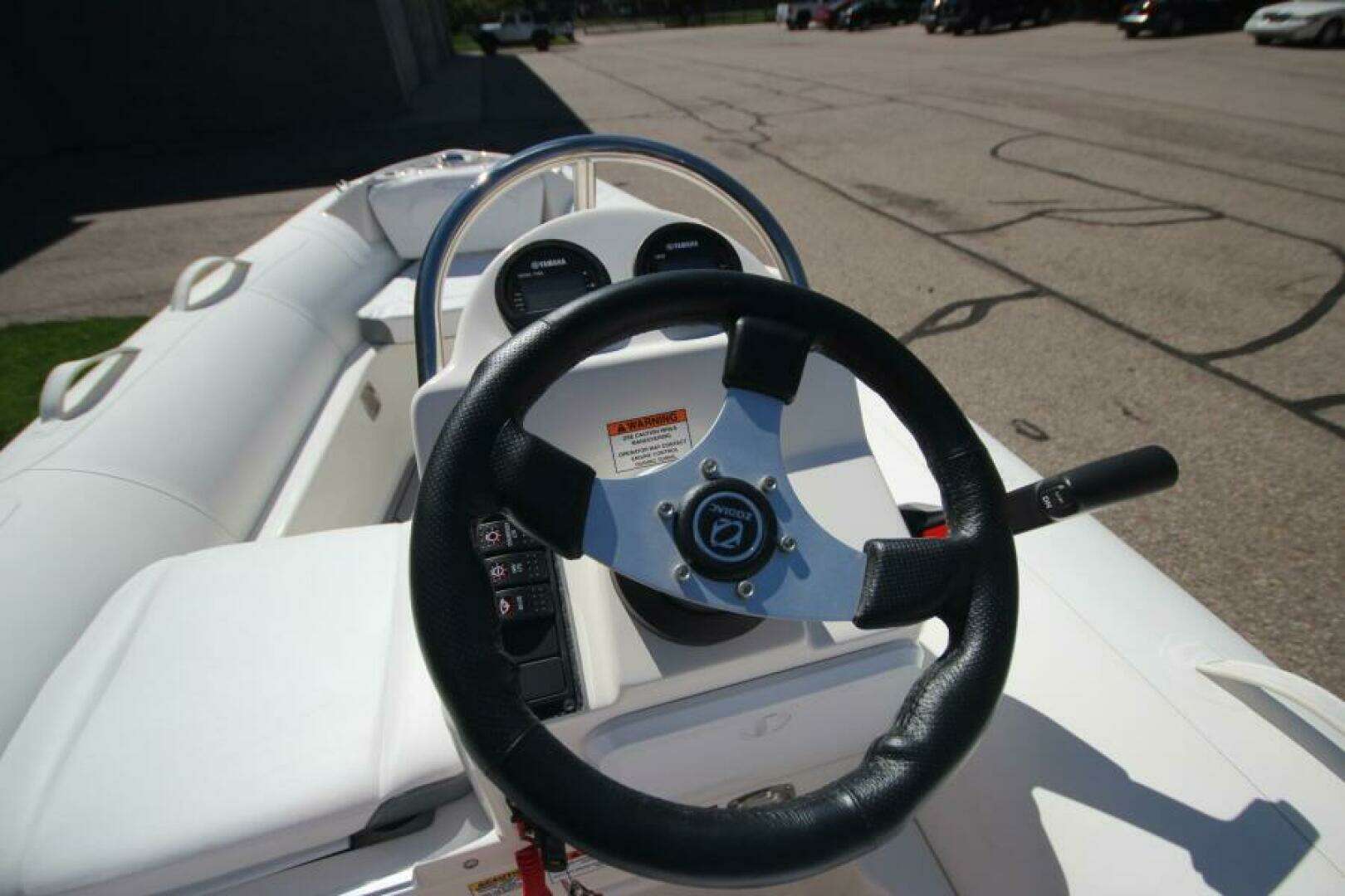 2025 Zodiac Yachtline 400 DL NEO - Image 12