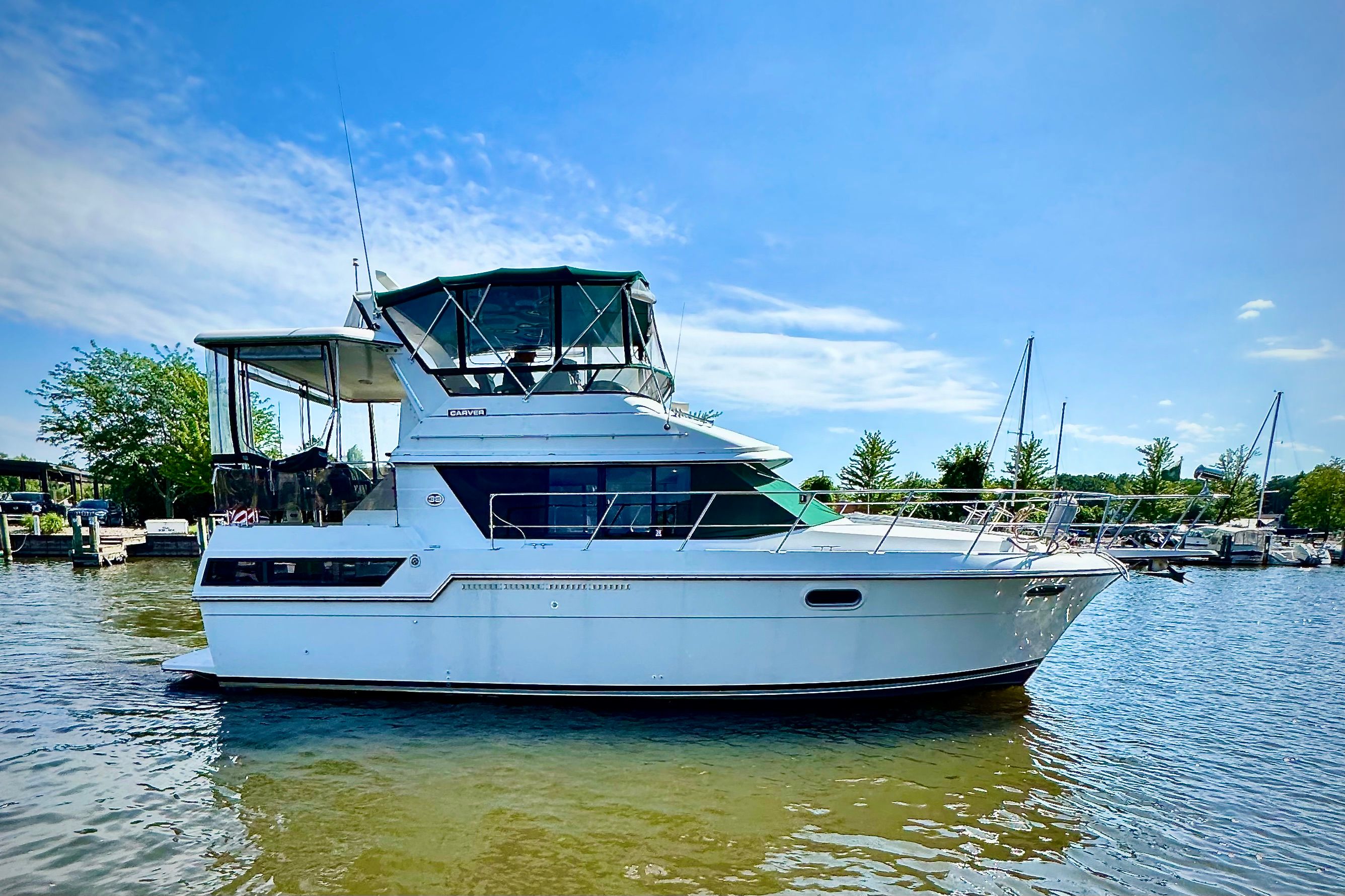 1990 Carver 3807 Aft Cabin Motoryacht