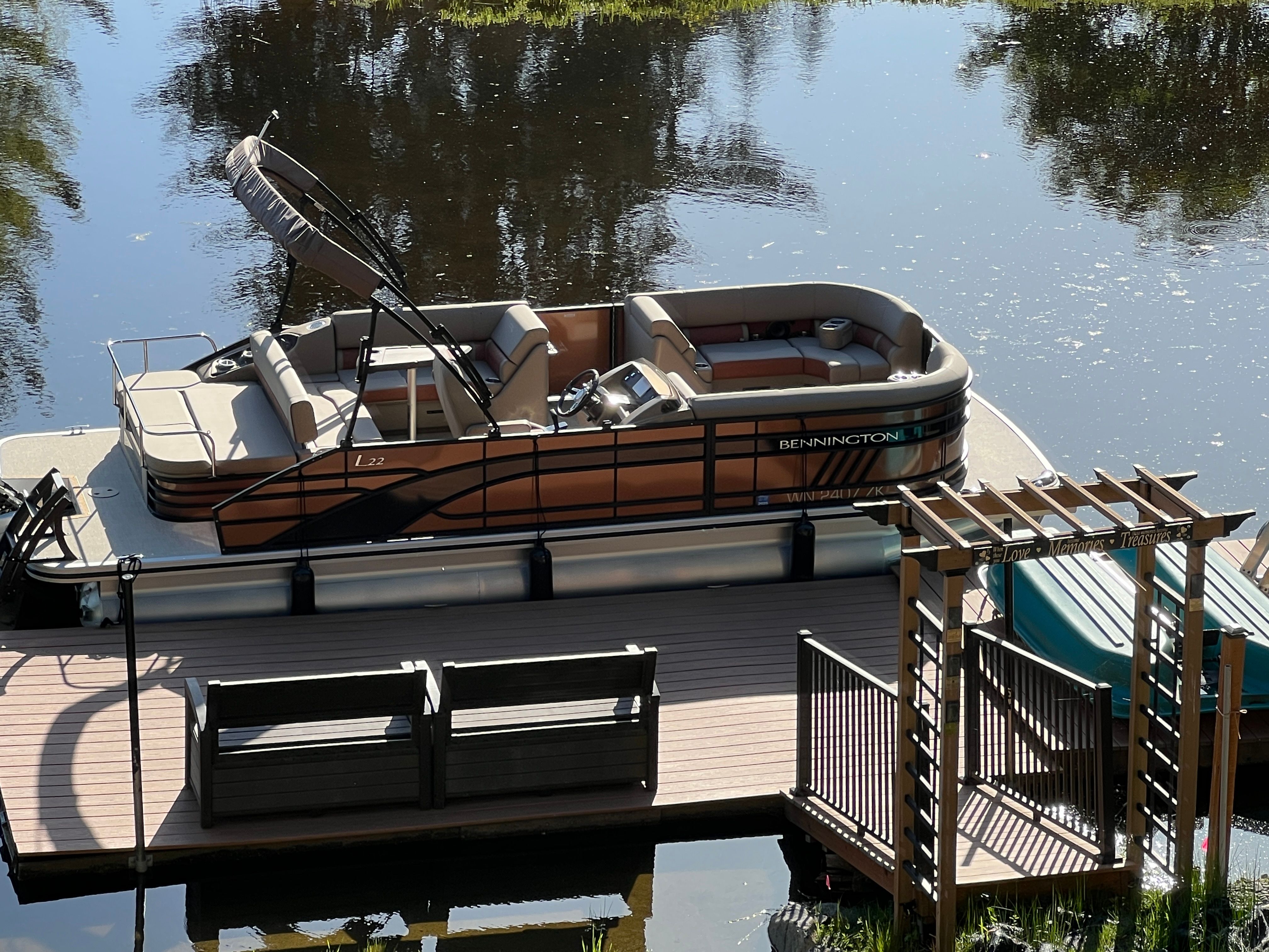 2023 Bennington 22 LSB