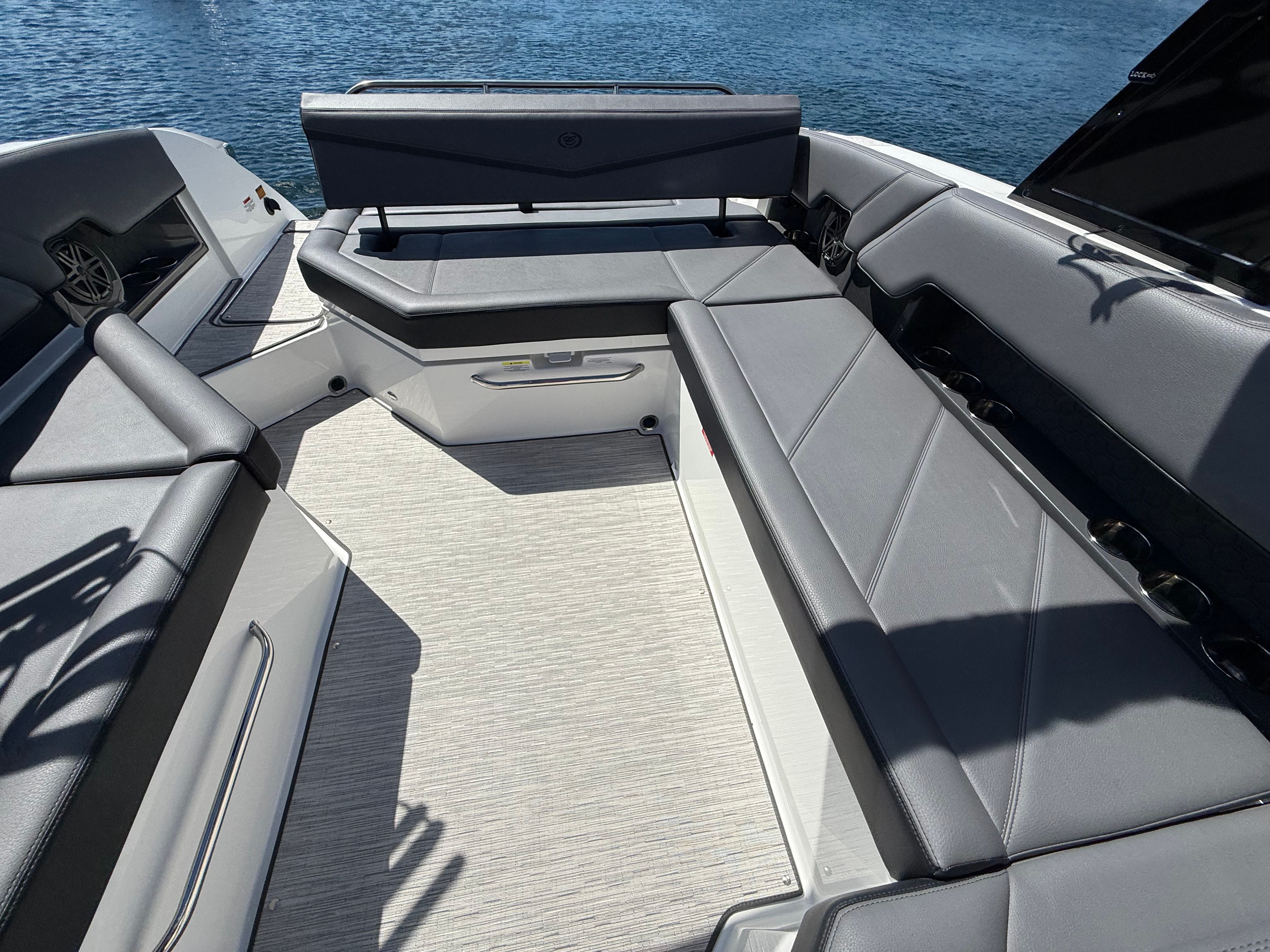 2026 Cobalt R8 Surf - 17
