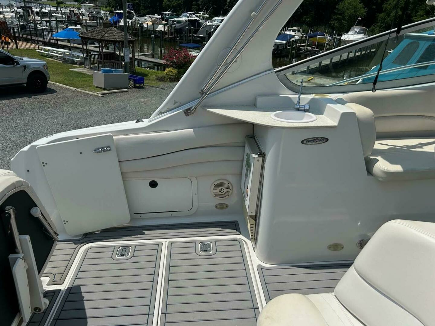 2001 Four Winns 328 Vista - Image 25