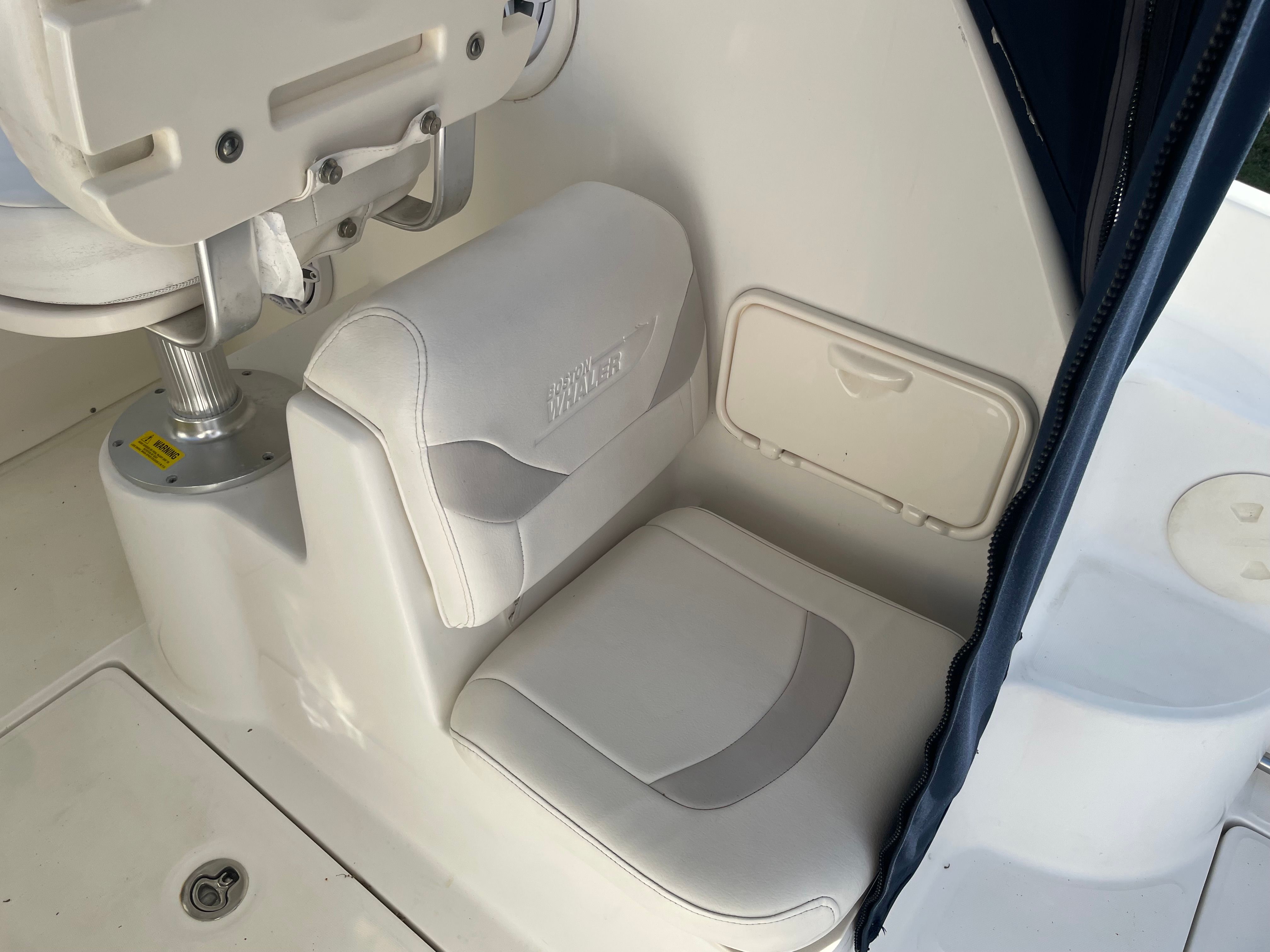 2009 Boston Whaler 255 Conquest - 21