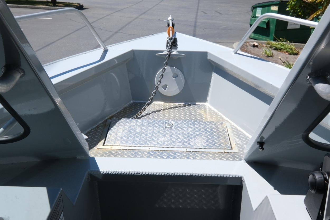 2018 Hewescraft 220 Ocean Pro ET Hardtop boat bow with anchor and chain.