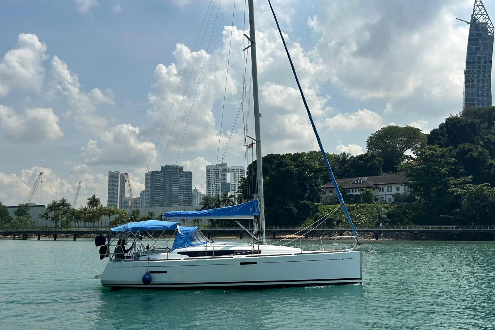 2013 Jeanneau Sun Odyssey 379