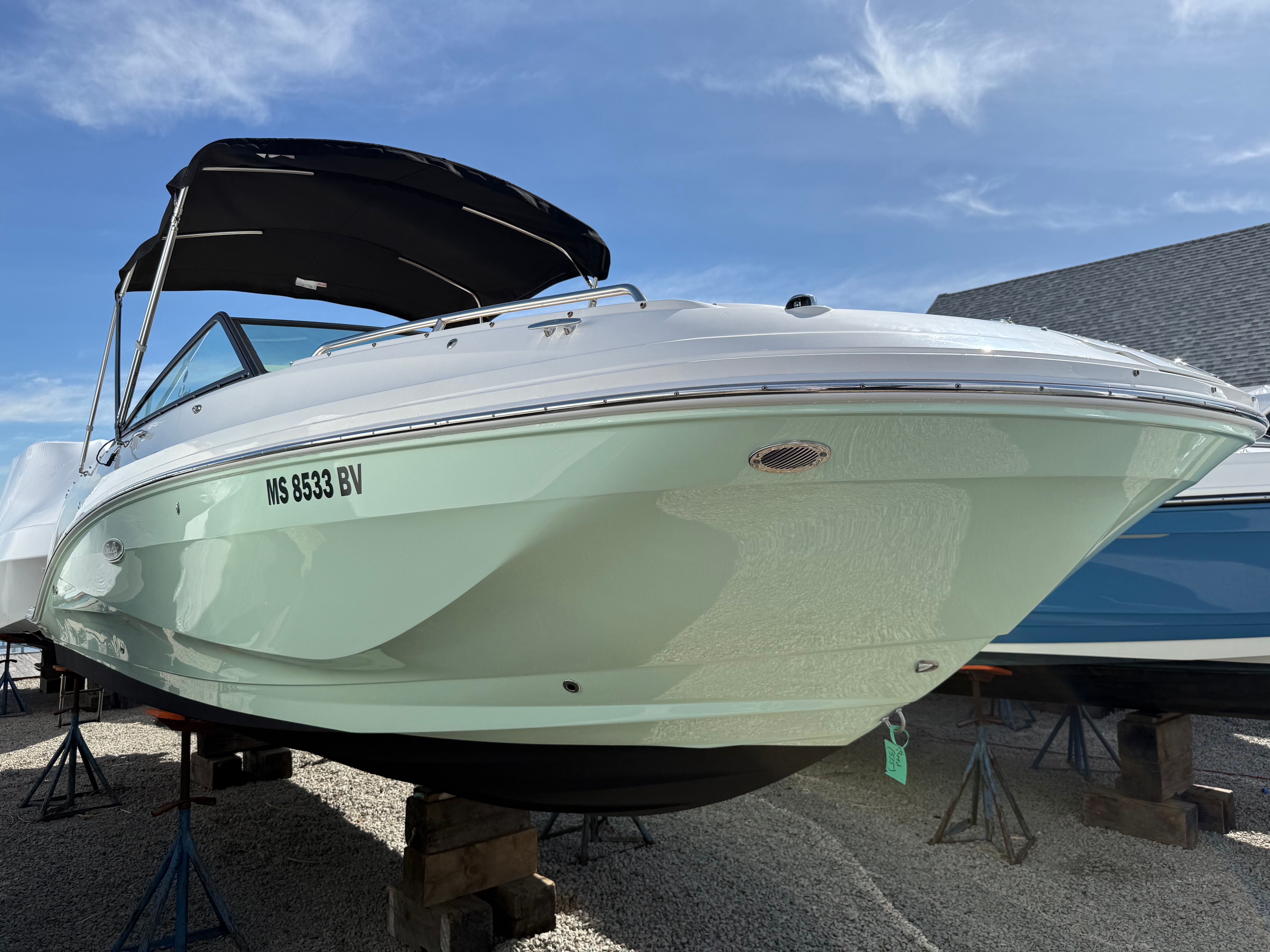 2024 Sea Ray SDX 250 Outboard