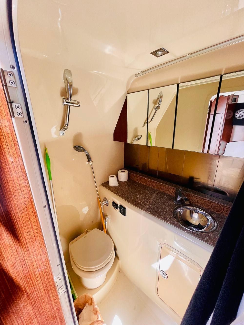 2012 Cruisers Yachts 350 Express - 27
