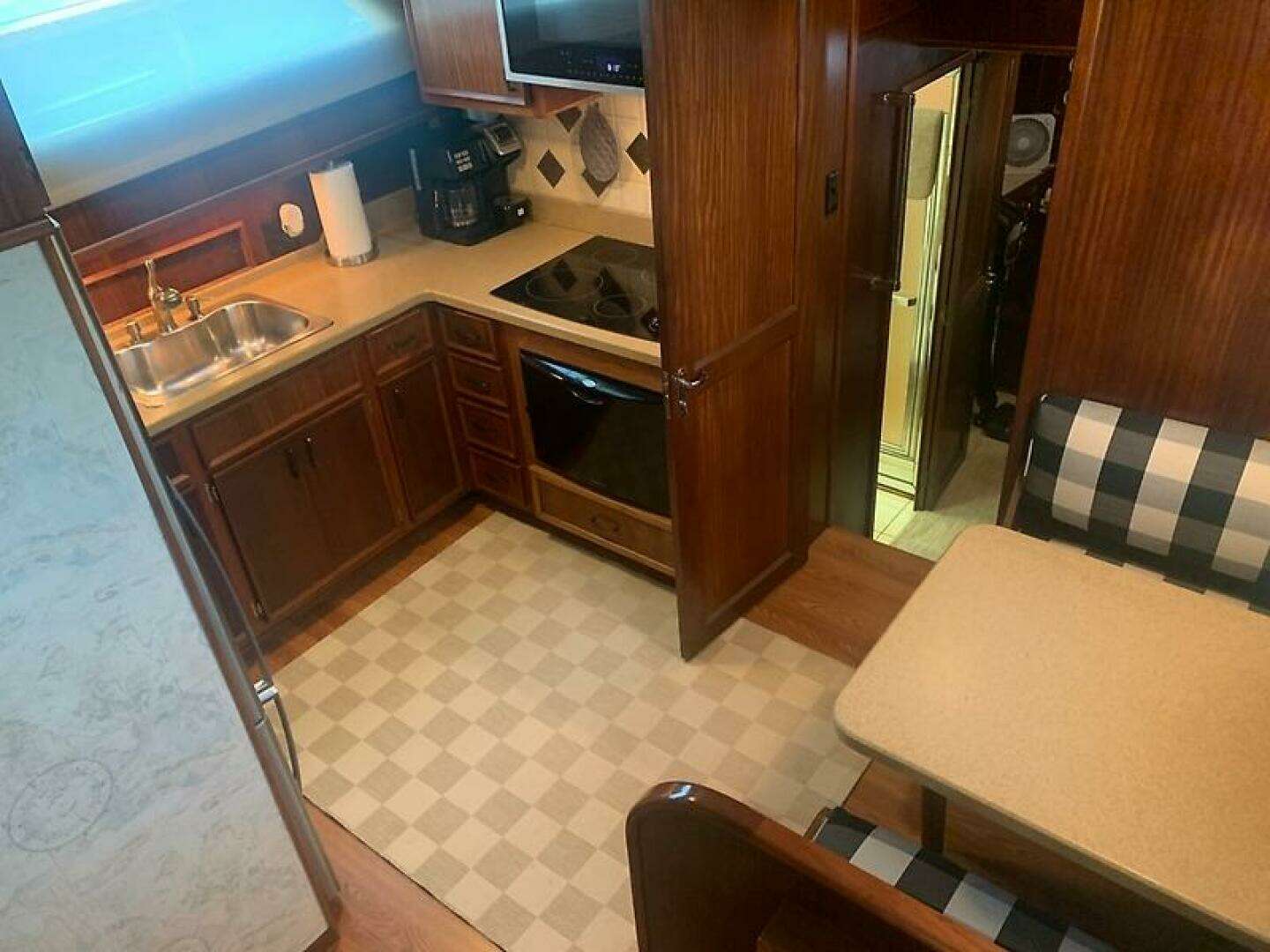 1984 Hatteras 53 - Image 30