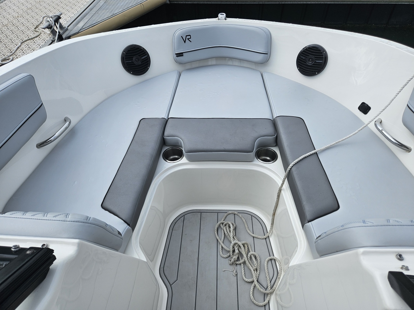 2024 Bayliner VR6 Bowrider OB - Image 8
