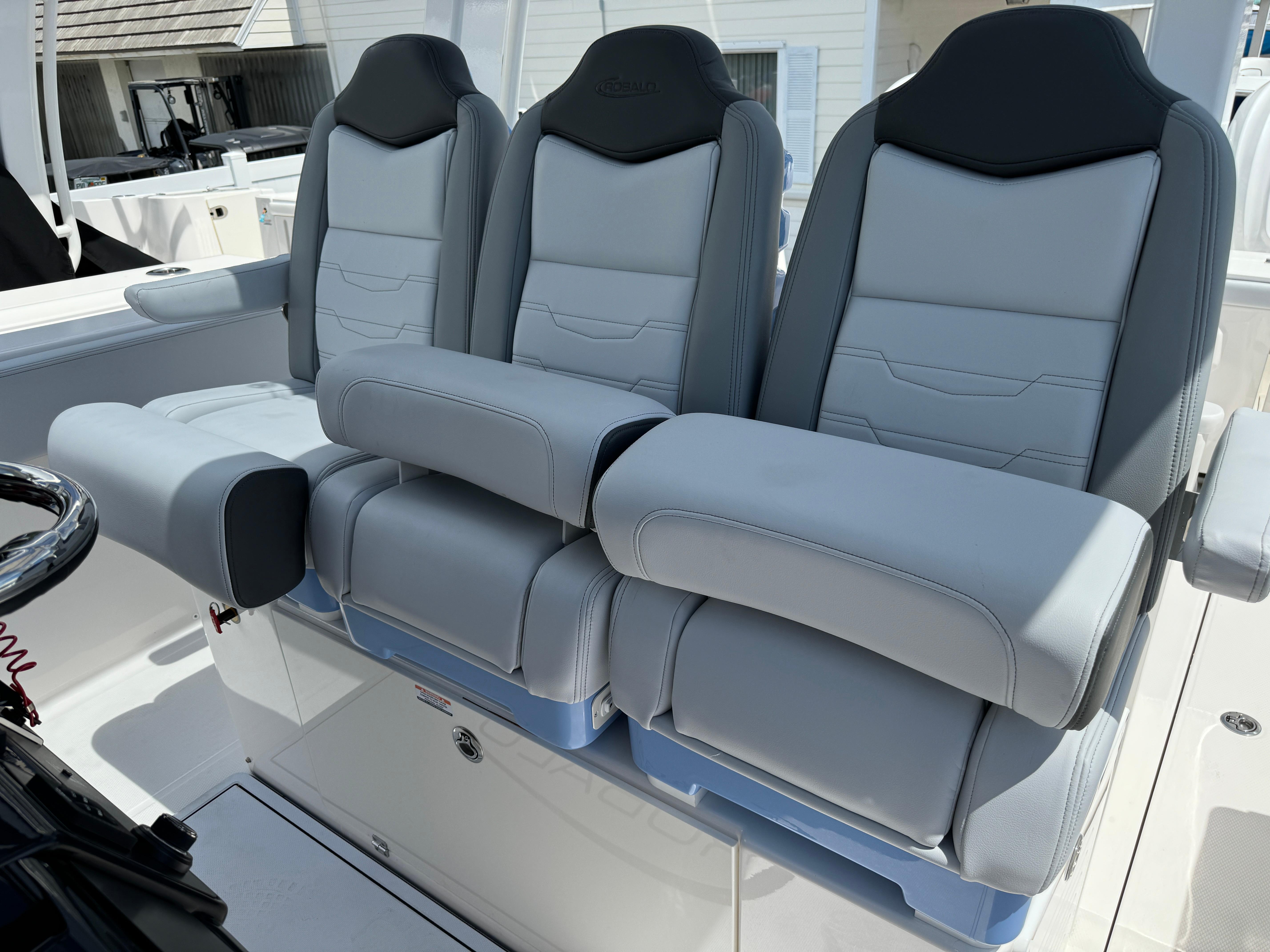 2025 Robalo R360 Center Console boat seats, featuring luxurious gray upholstery and ergonomic design.