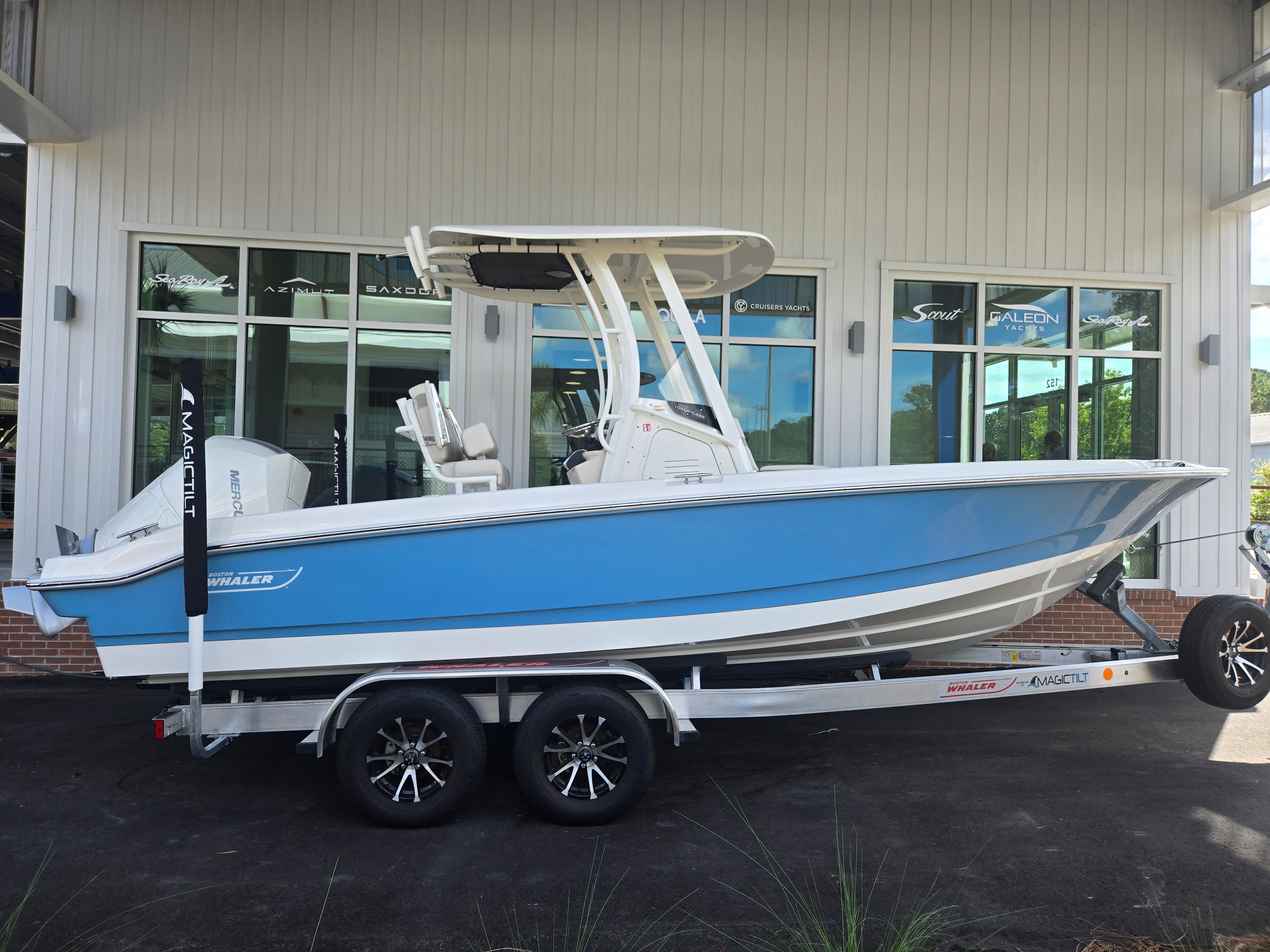 2026 Boston Whaler 220 Dauntless