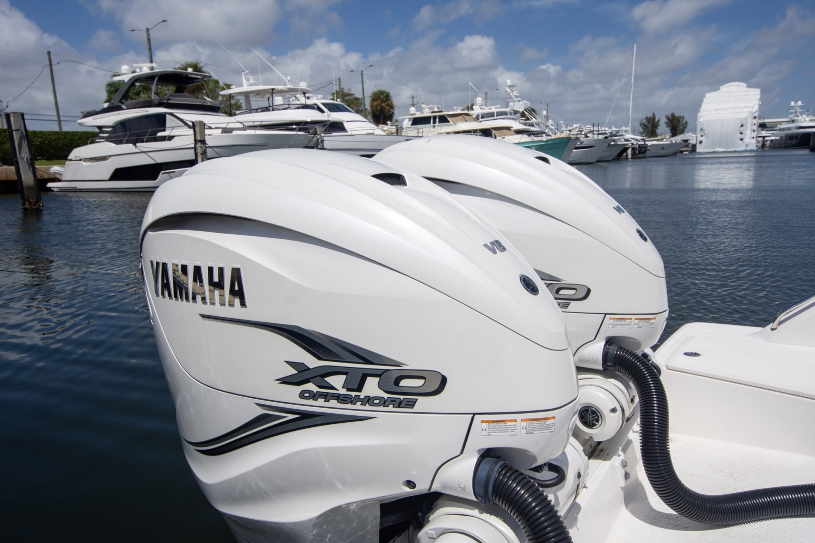 2019 Everglades 340 Dual Console - Image 16