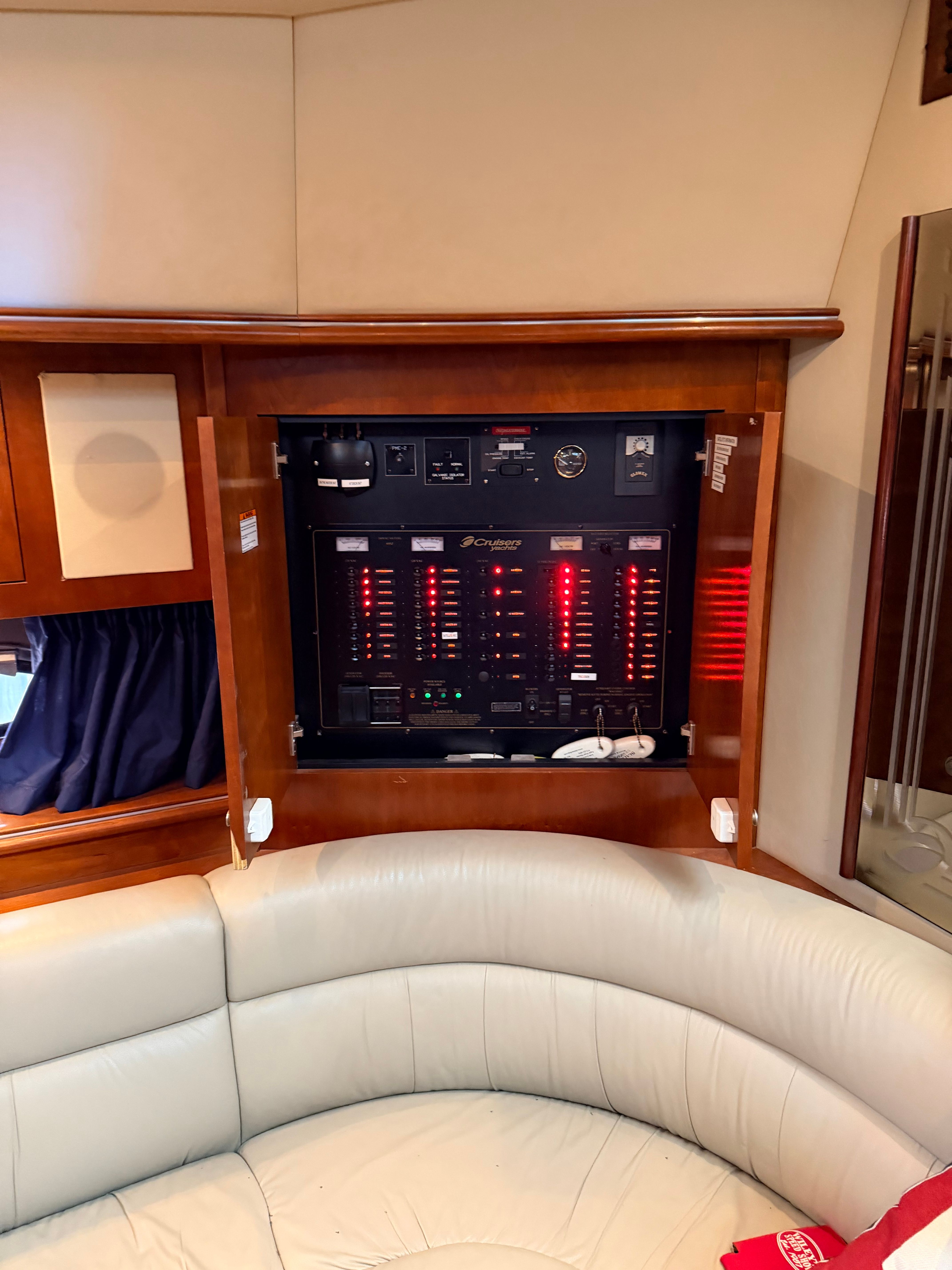 2006 Cruisers Yachts 460 Express - 33