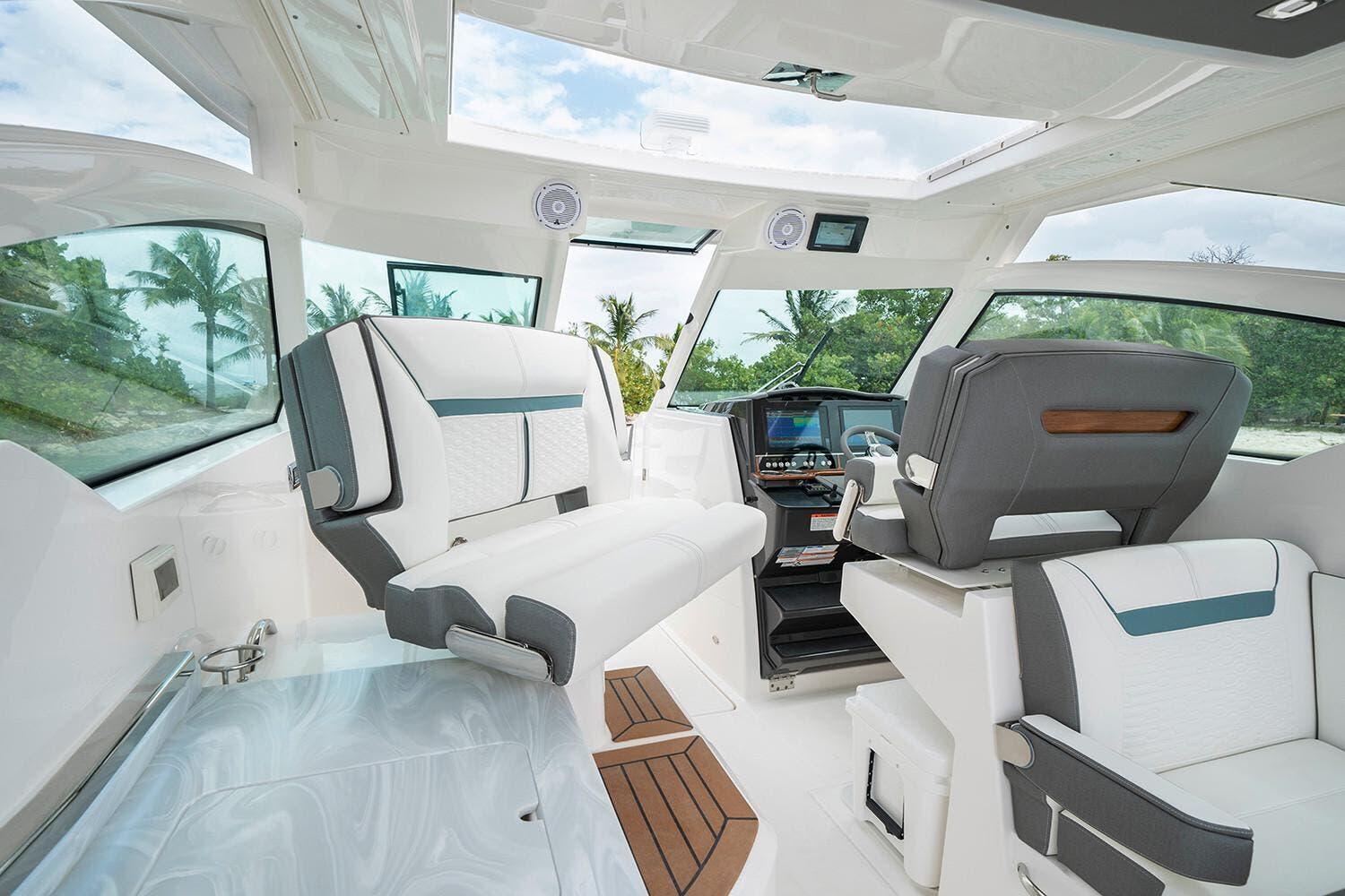 2026 Tiara Yachts 34lx - 11