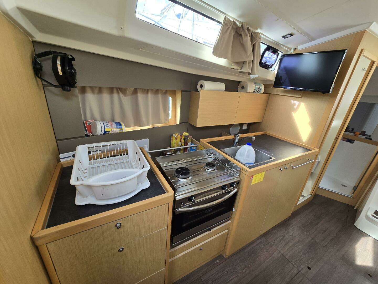 2018 Beneteau 38.1 - Image 13