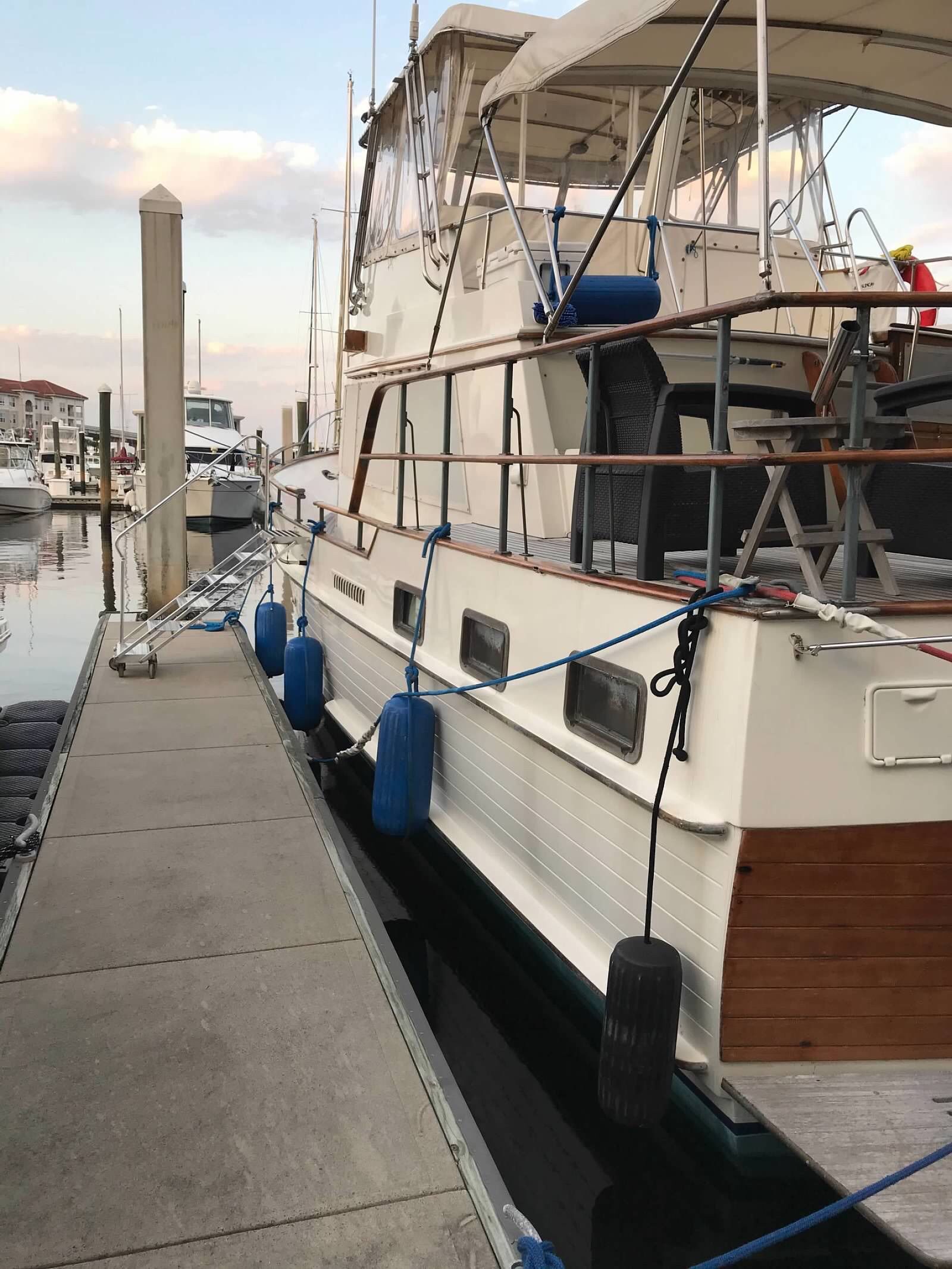 1983 Island Gypsy 44 Flush Deck - 42