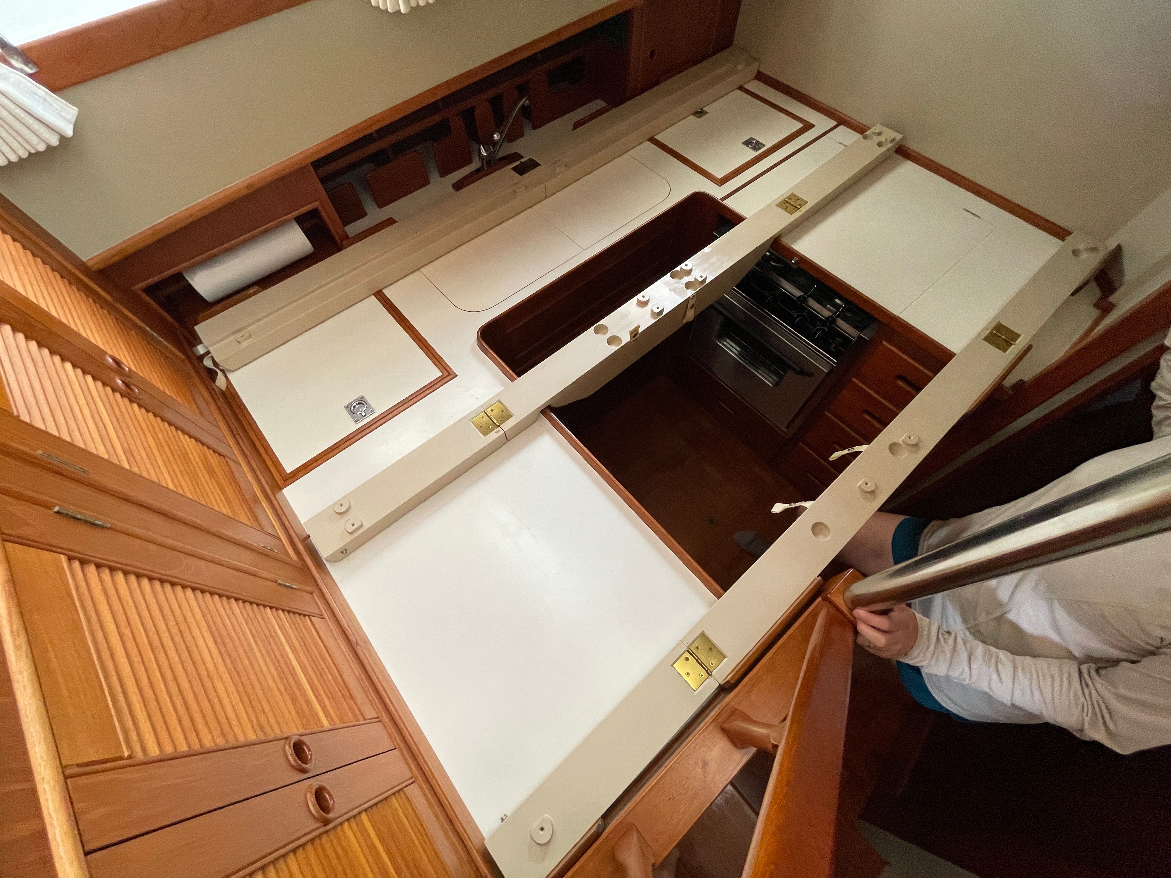 1985 Grand Banks 42 Motor Yacht - 36
