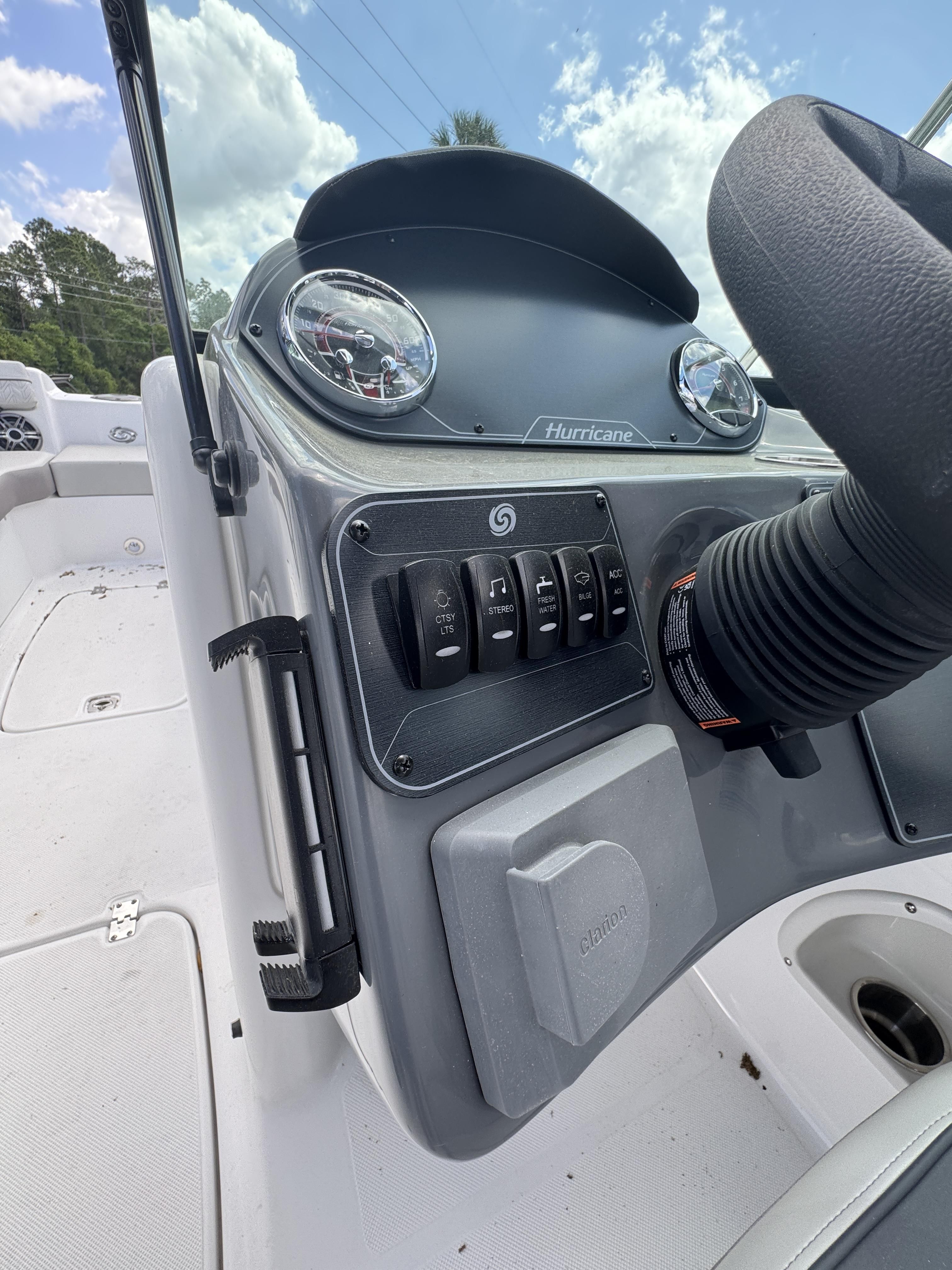 2026 Hurricane SunDeck 2400 OB - 15