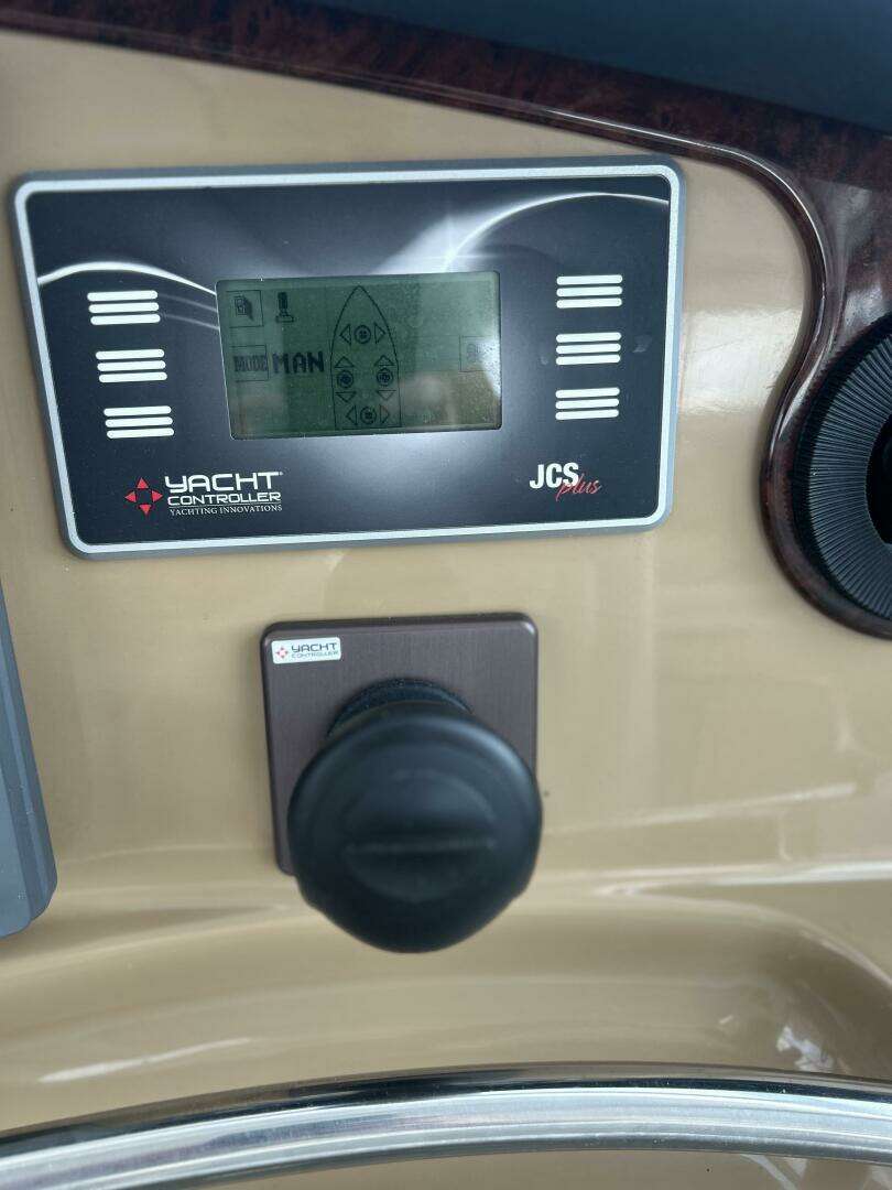 2003 Carver 466 Motor Yacht - Image 35