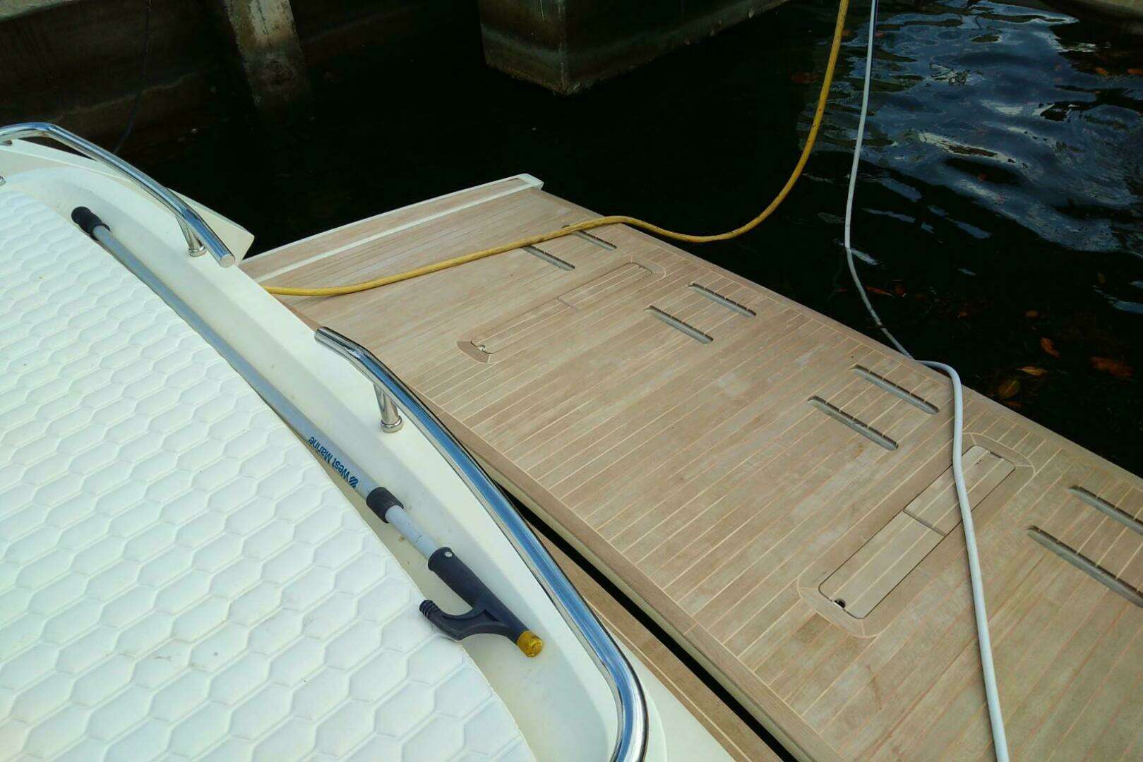 2010 Azimut Atlantis 54 - Image 10