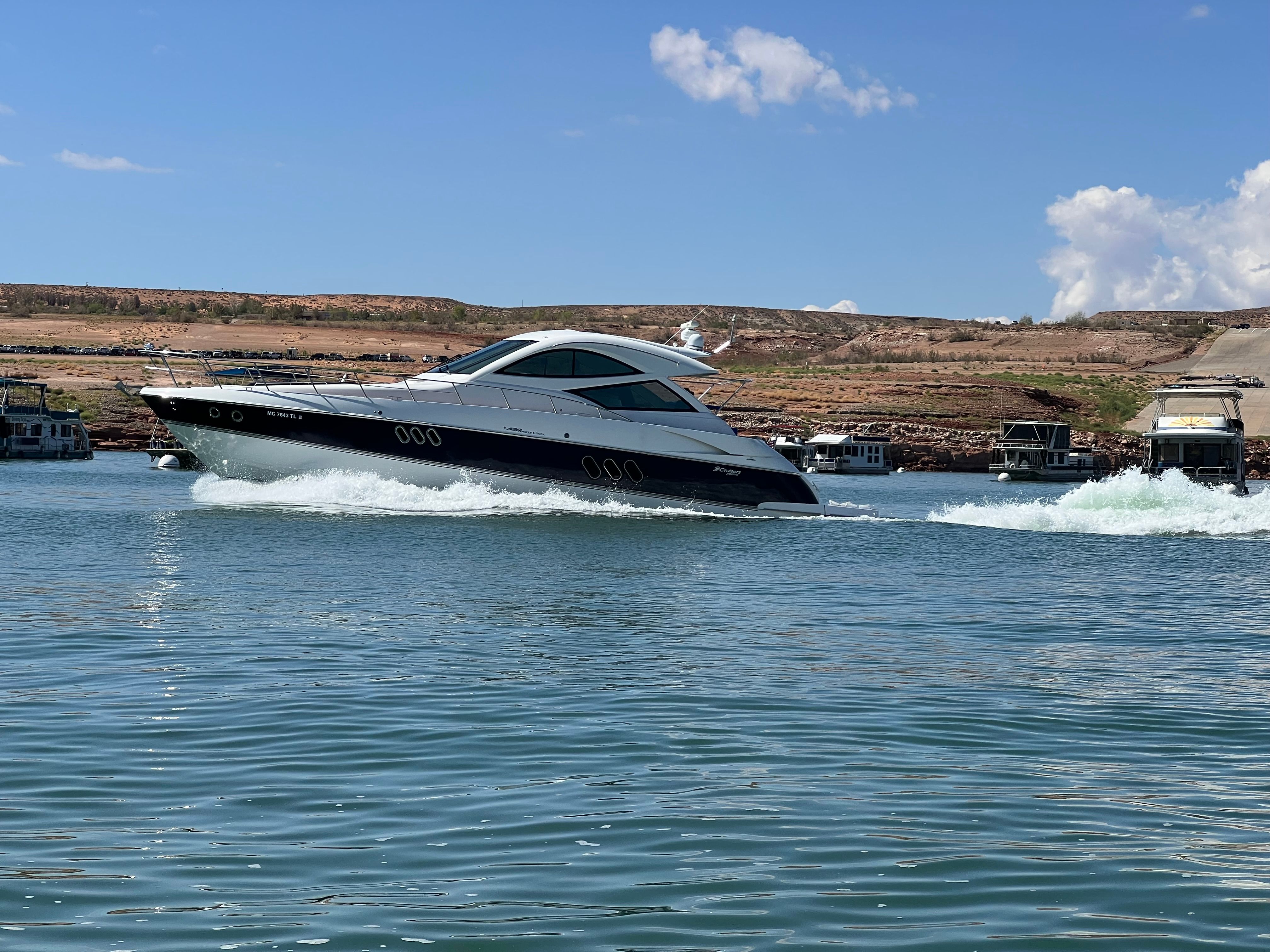 2009 Cruisers Yachts 520 Sports Coupe - 2