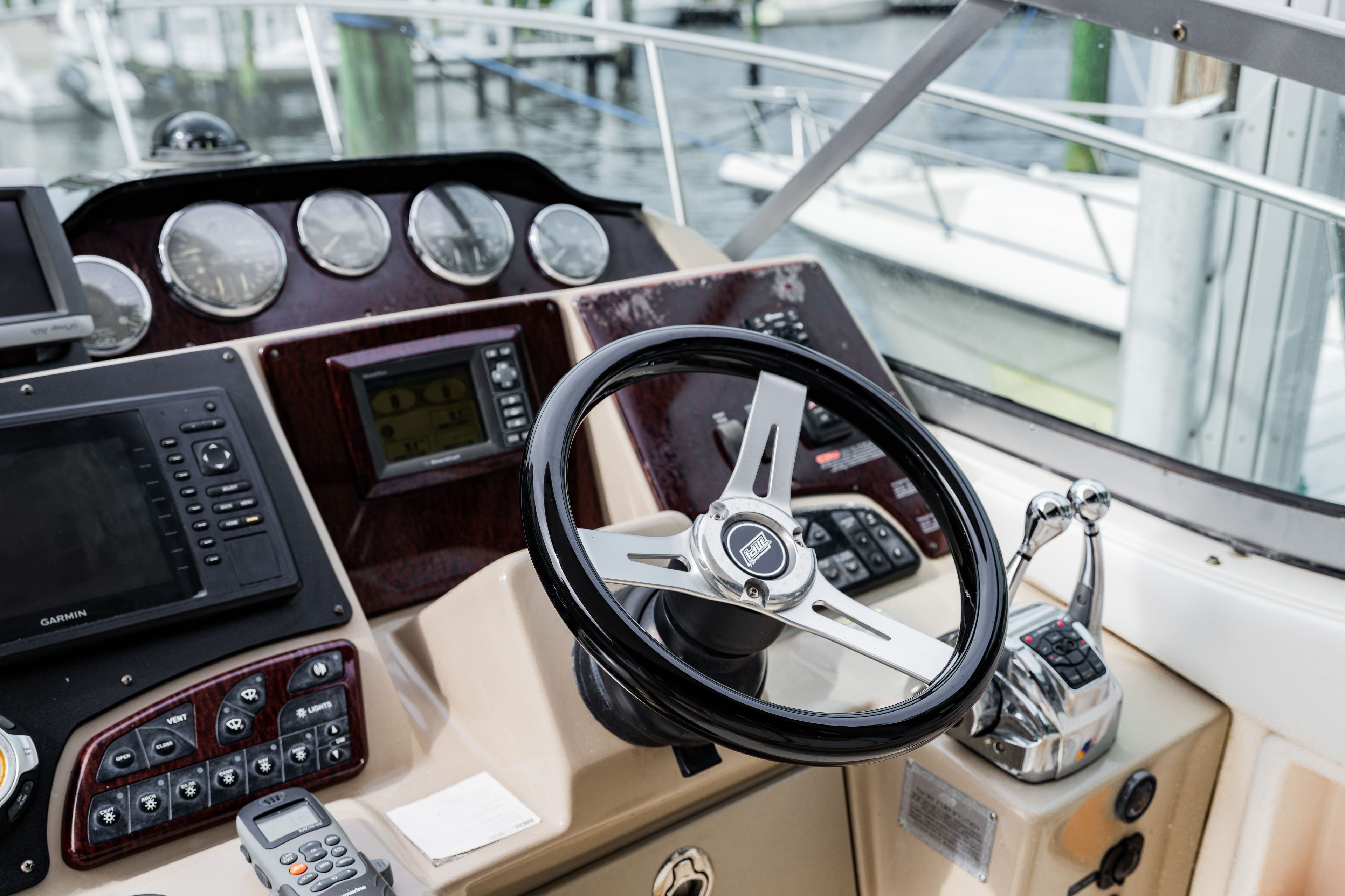 2010 Sea Ray Sundancer 330 - 47
