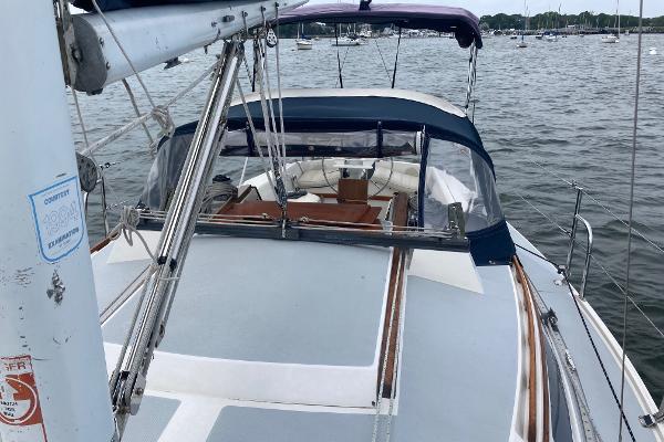 1989 Catalina 30 sailboat on water, featuring deck and cockpit view.