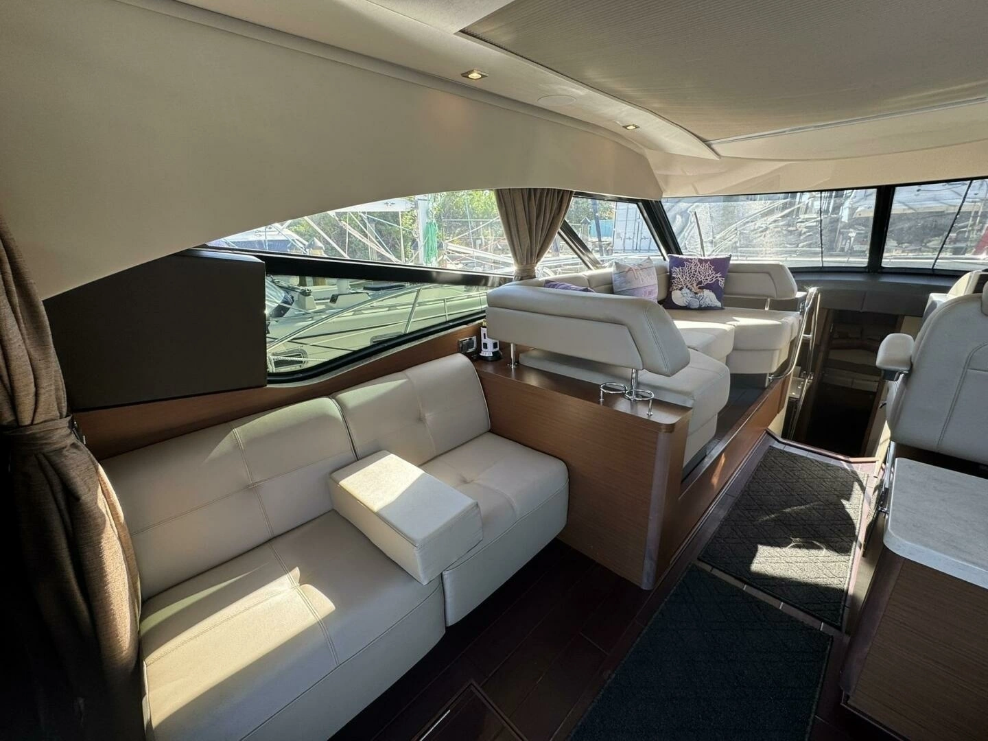 2016 Sea Ray 470 Sundancer - Image 11