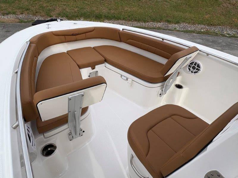 2025 Robalo R202 Explorer - 72